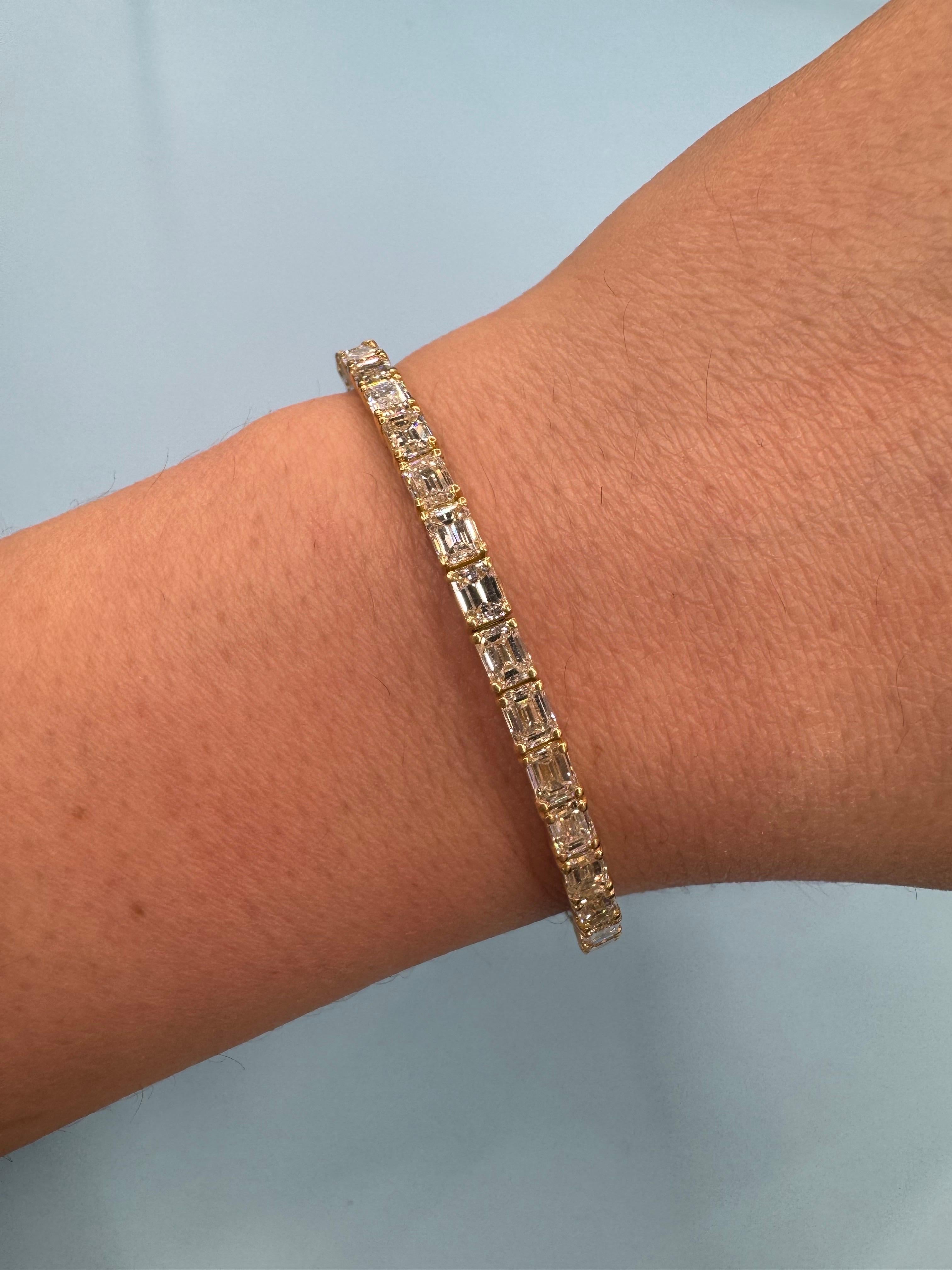 Italian Emerald Cut Diamond Bangle Bracelet 5.40 Carats 18 Karat Yellow Gold 2