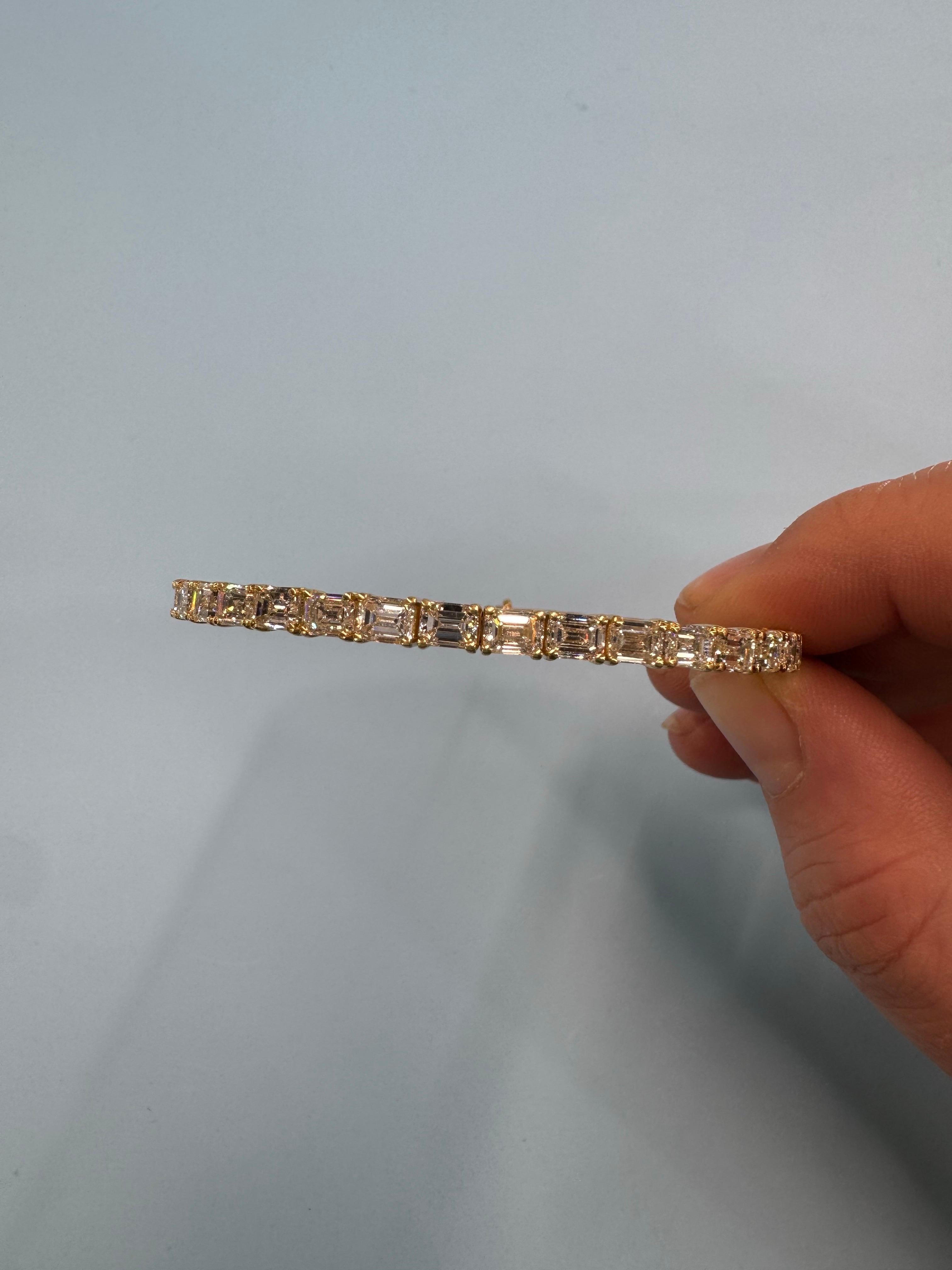 Italian Emerald Cut Diamond Bangle Bracelet 5.40 Carats 18 Karat Yellow Gold 3