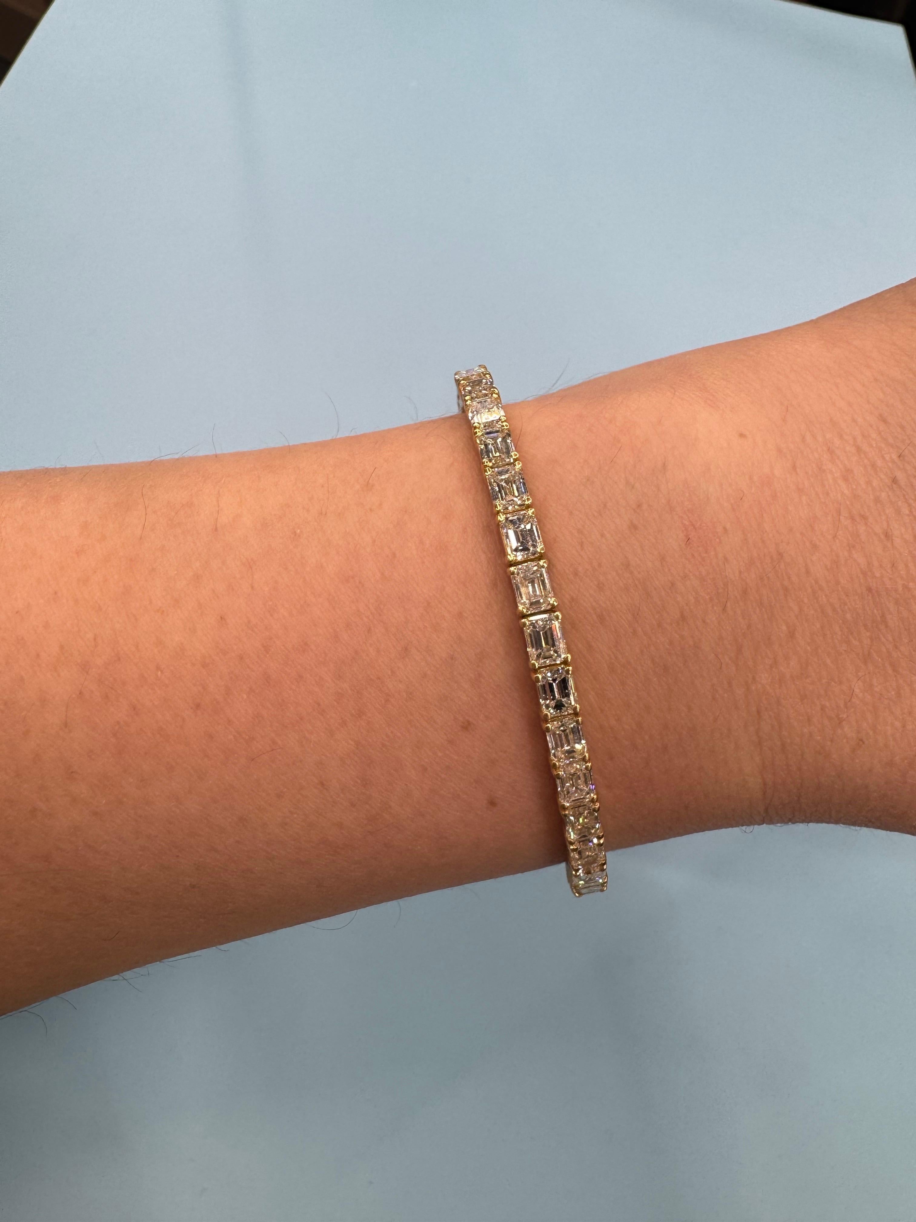 Italian Emerald Cut Diamond Bangle Bracelet 5.40 Carats 18 Karat Yellow Gold 4