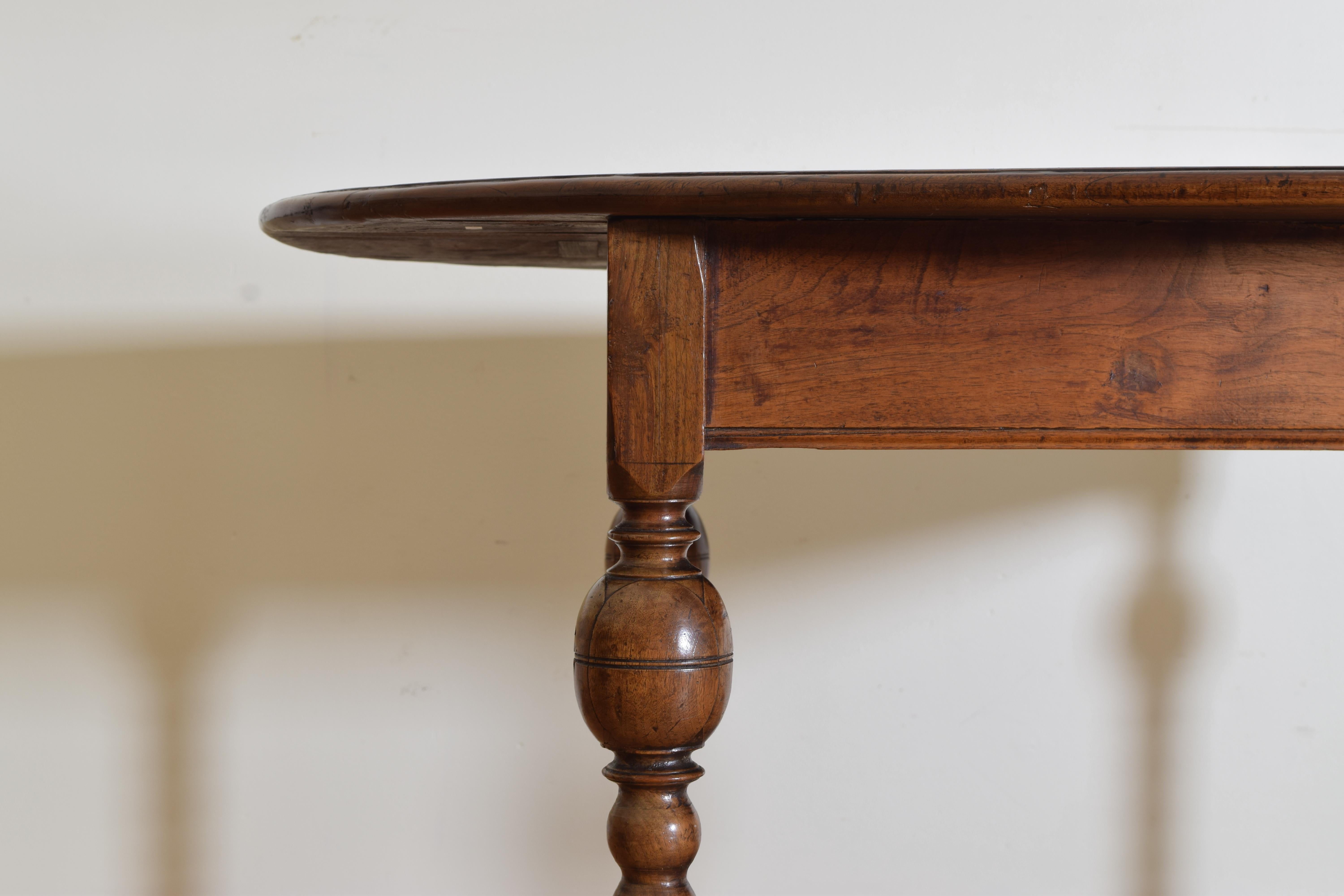 18th Century Italian, Emilia Romagna, Light Walnut Oval Library Table ca. 1700