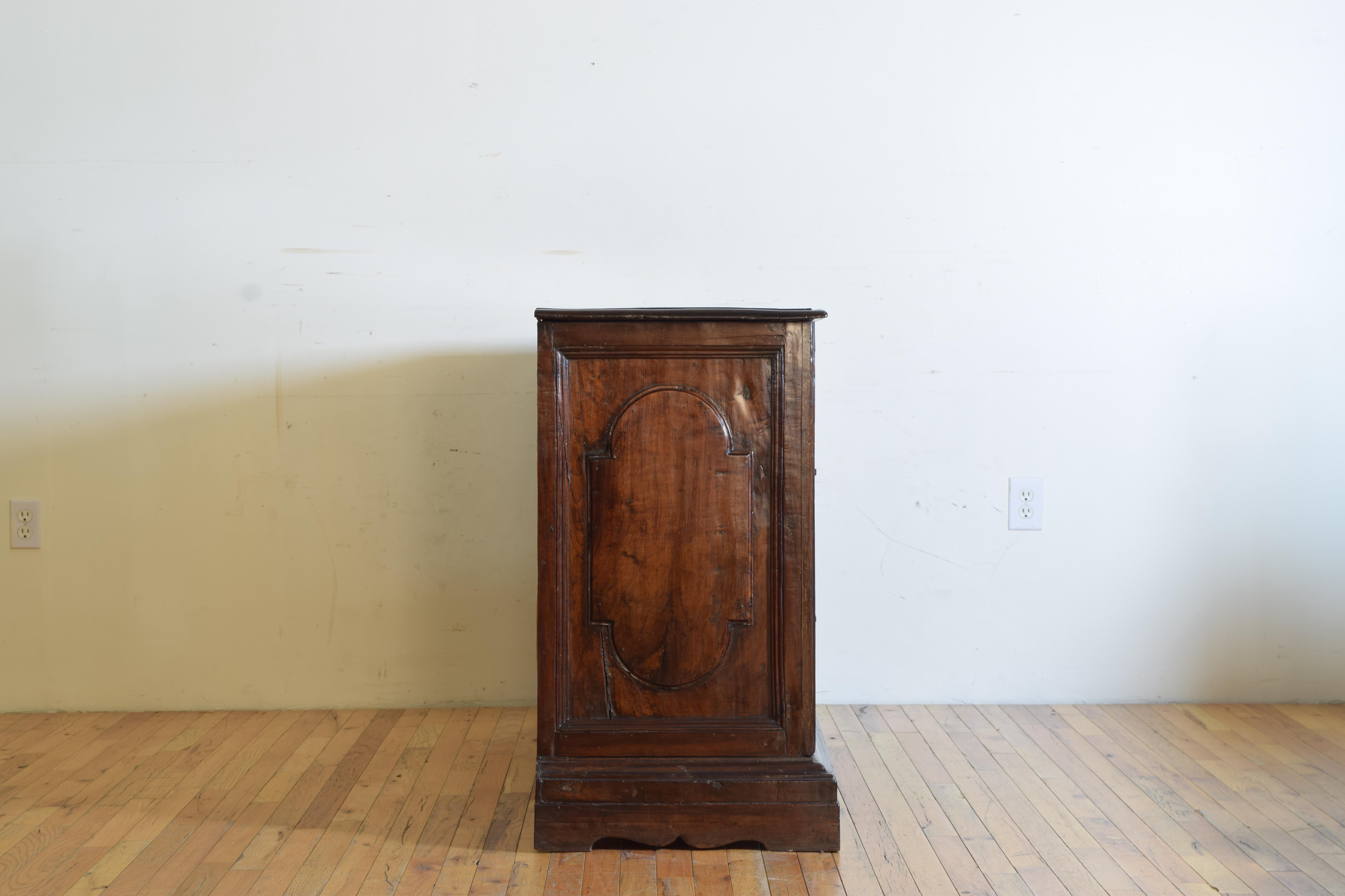 Italian, Emiliana, Baroque Period Paneled Walnut 3-Drawer Cassettone In Good Condition In Atlanta, GA