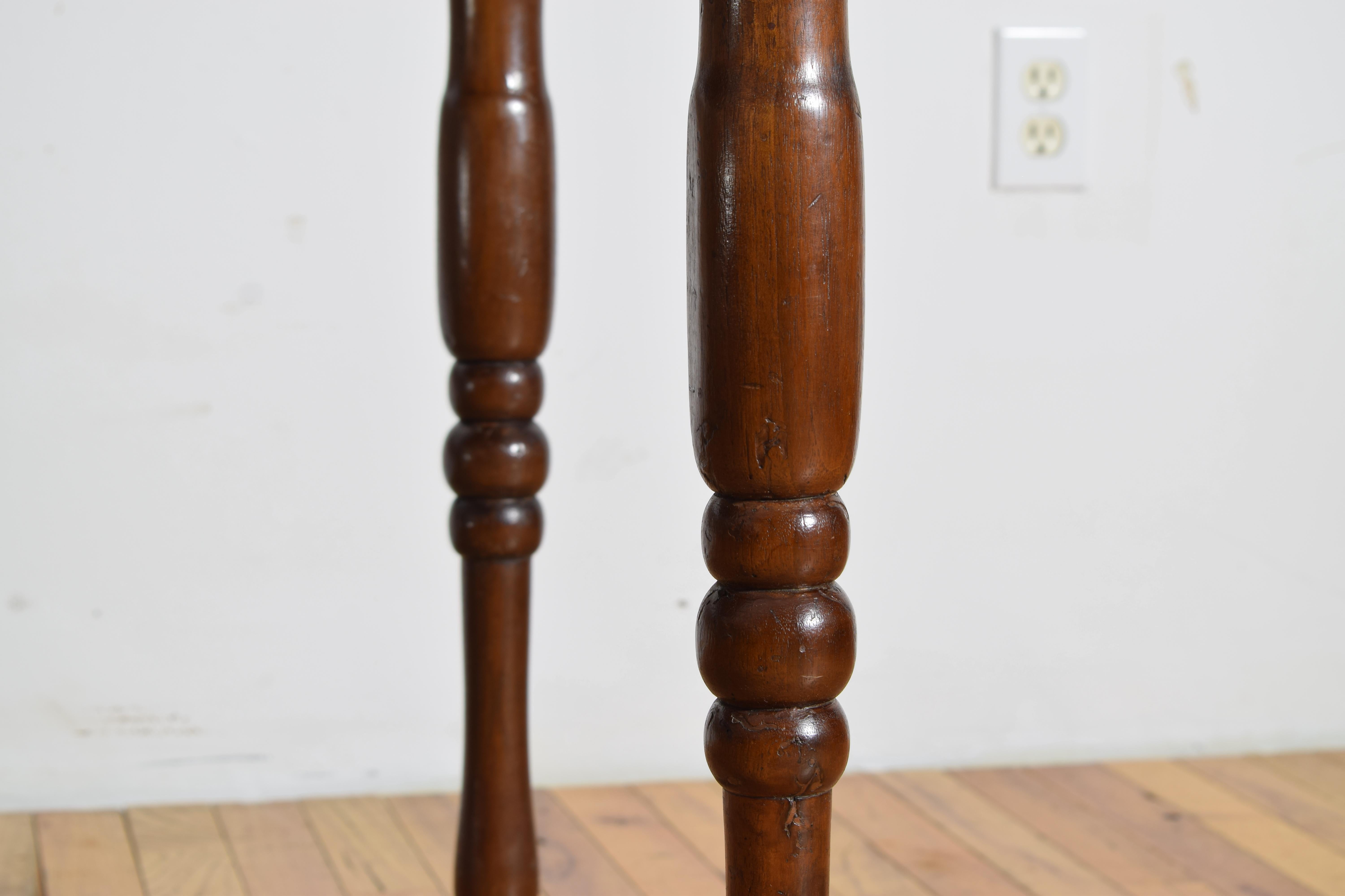 Italie, Emiliana, table à 1 tiroir en noyer tourné de style néoclassique tardif, vers 1840 en vente 1