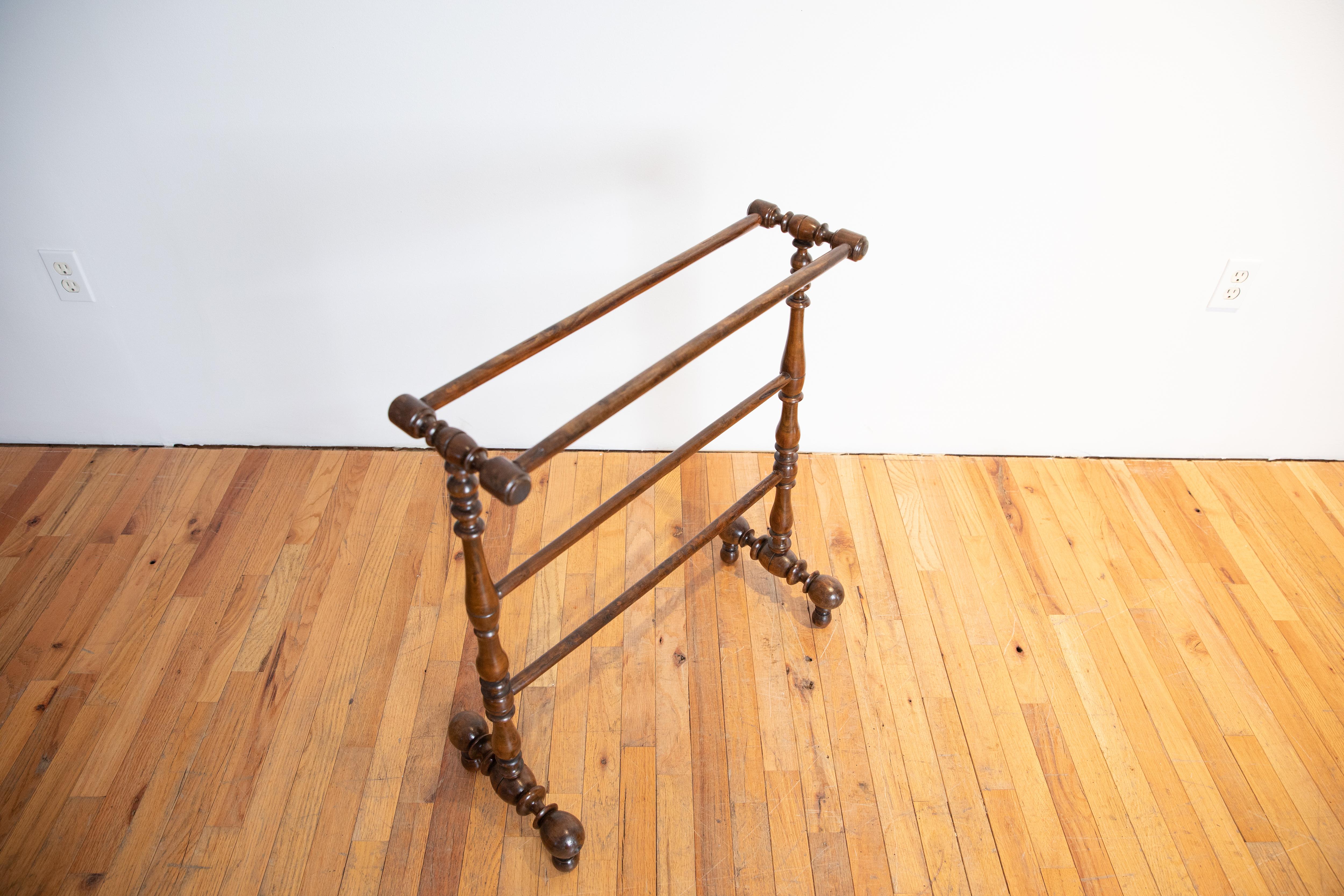 Italian, Emiliana, Louis Philippe Period Walnut Blanket or Towel Rack, ca. 1830 In Good Condition For Sale In Atlanta, GA