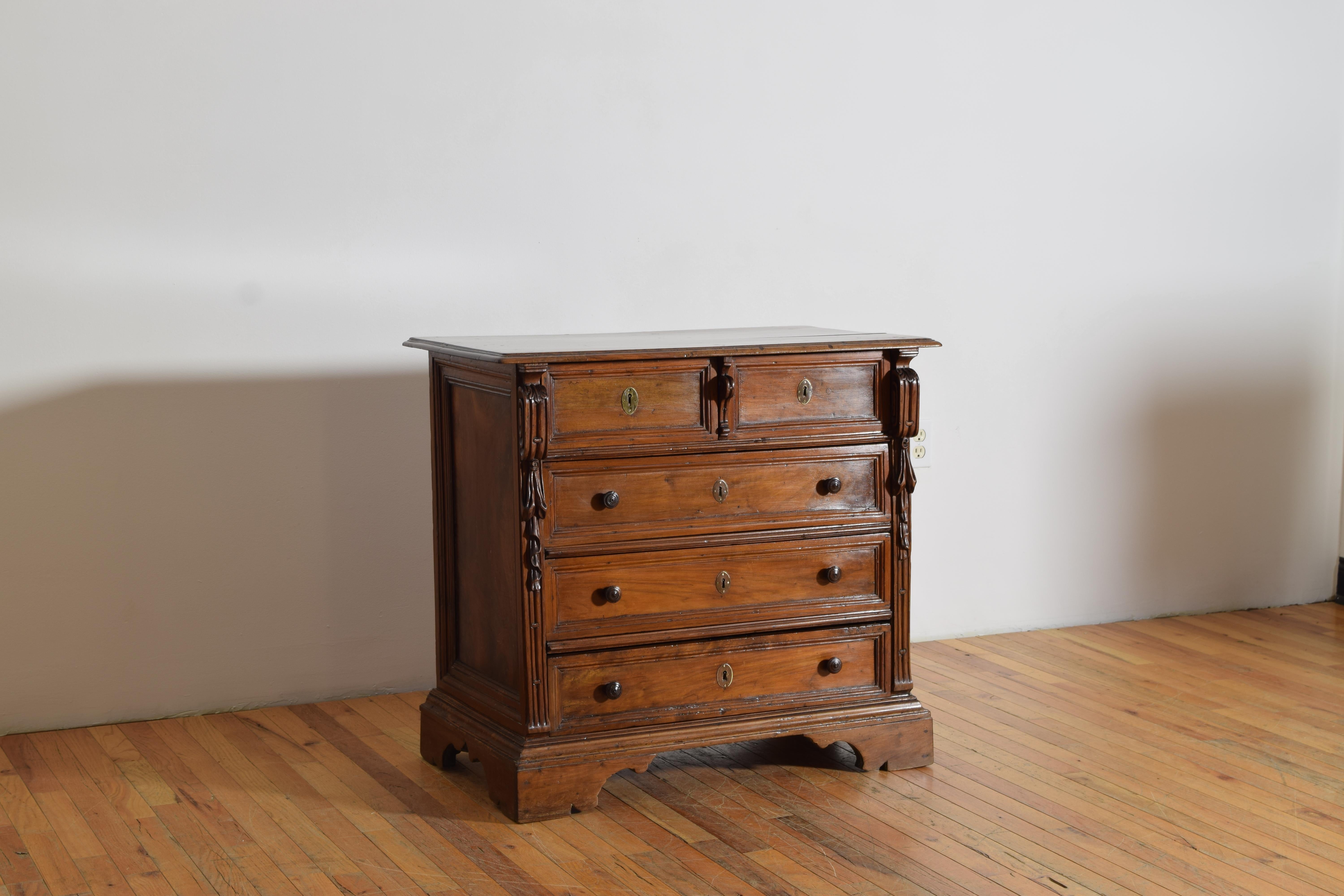 Italian, Emiliana, Louis XIV Period Carved Walnut 5-Drawer Commode, early 18thc In Good Condition For Sale In Atlanta, GA