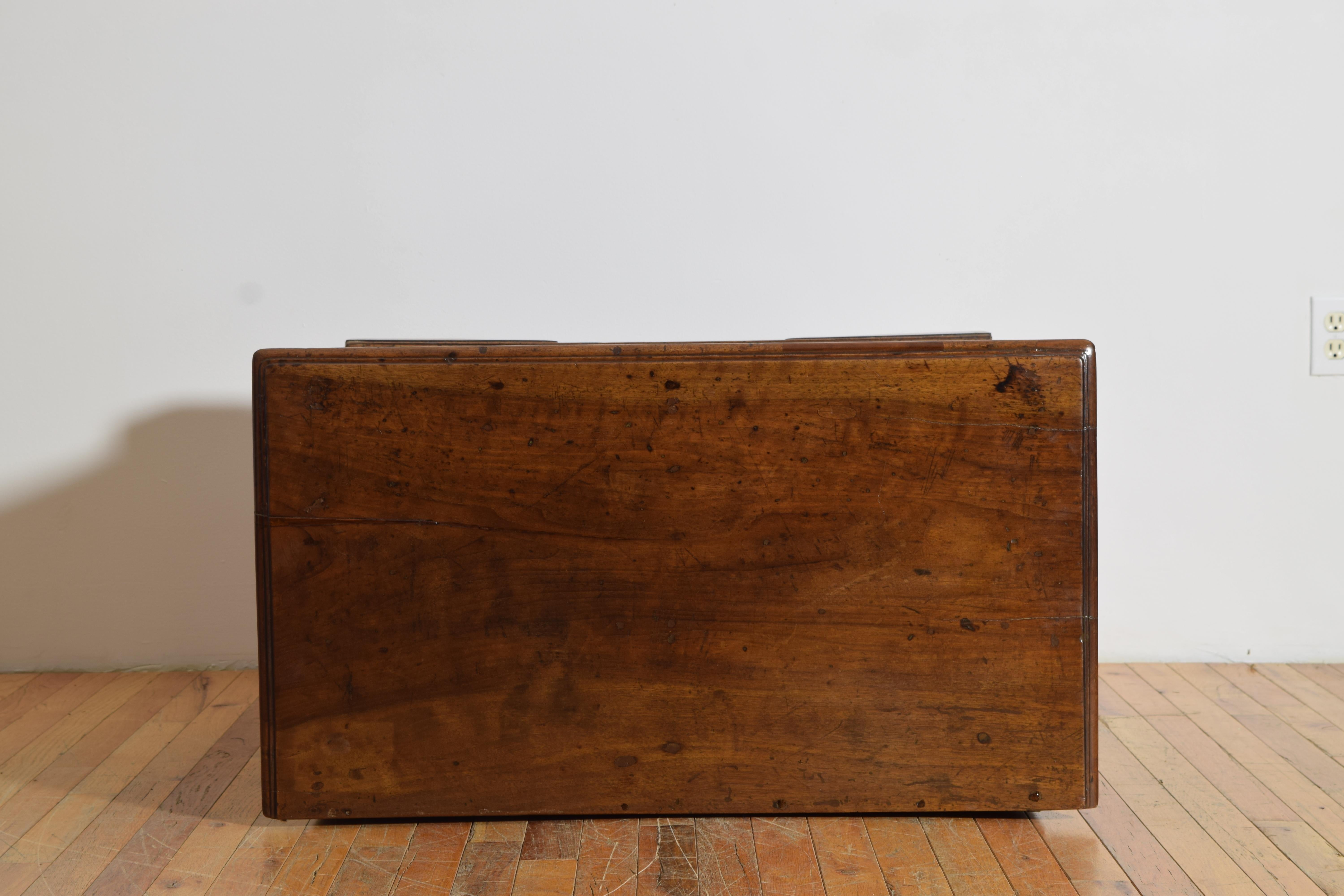 Italian, Emiliana, Louis XIV Period Carved Walnut 5-Drawer Commode, early 18thc For Sale 5