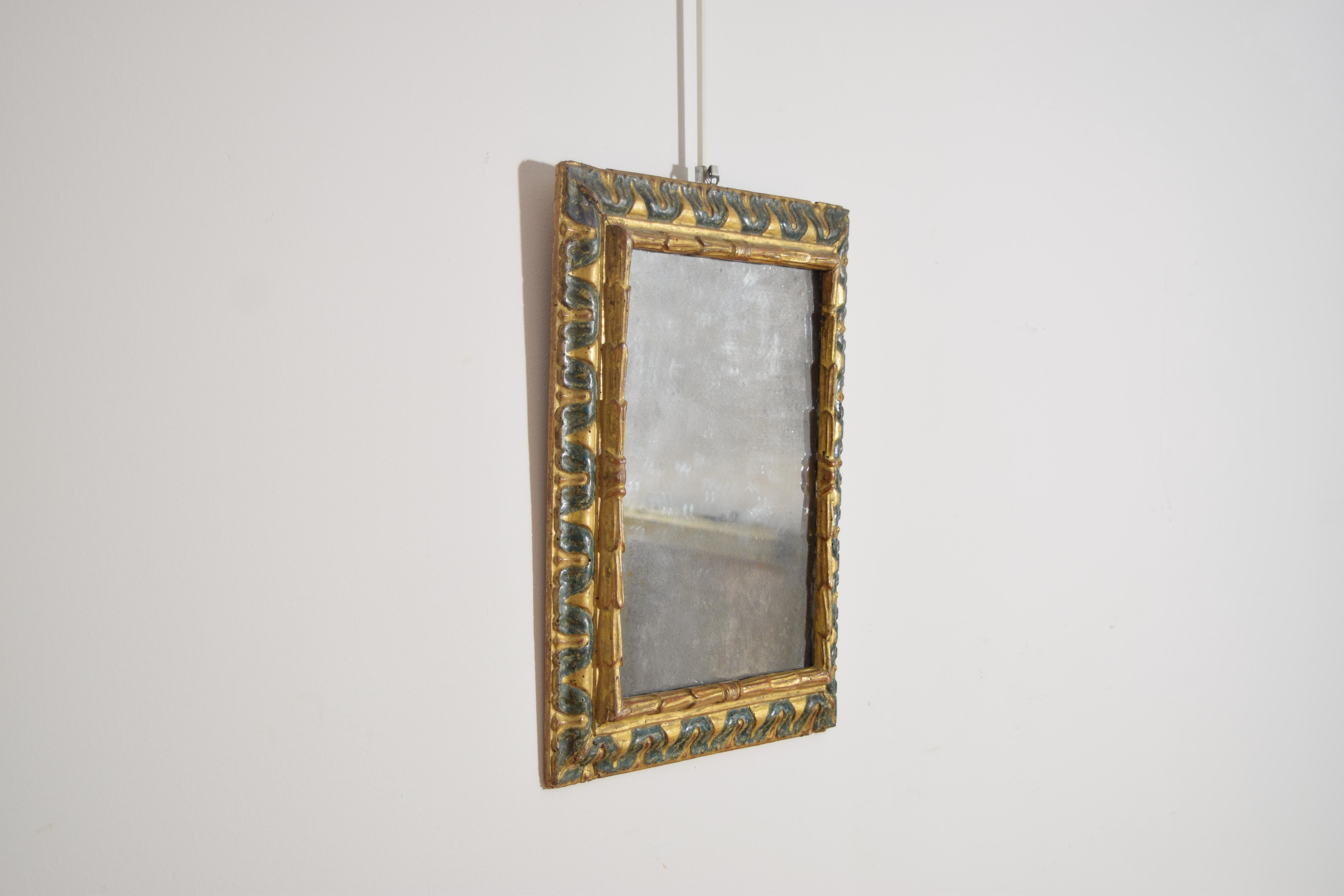 Italiano, Emiliana, Espejo de madera dorada y pintura verde del periodo Luis XIV, ca. 1725 en Bueno estado para la venta en Atlanta, GA