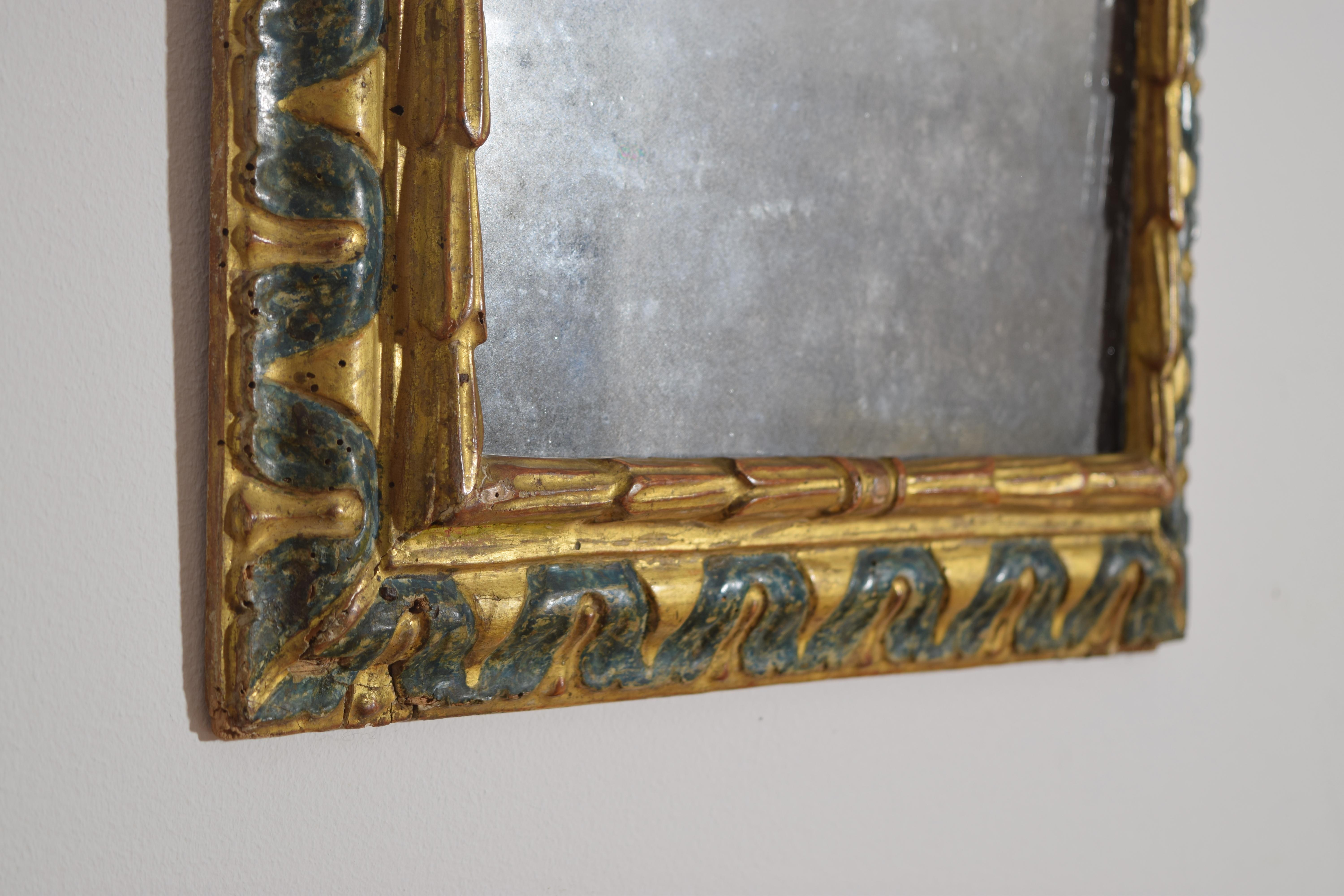 Italiano, Emiliana, Espejo de madera dorada y pintura verde del periodo Luis XIV, ca. 1725 en venta 2