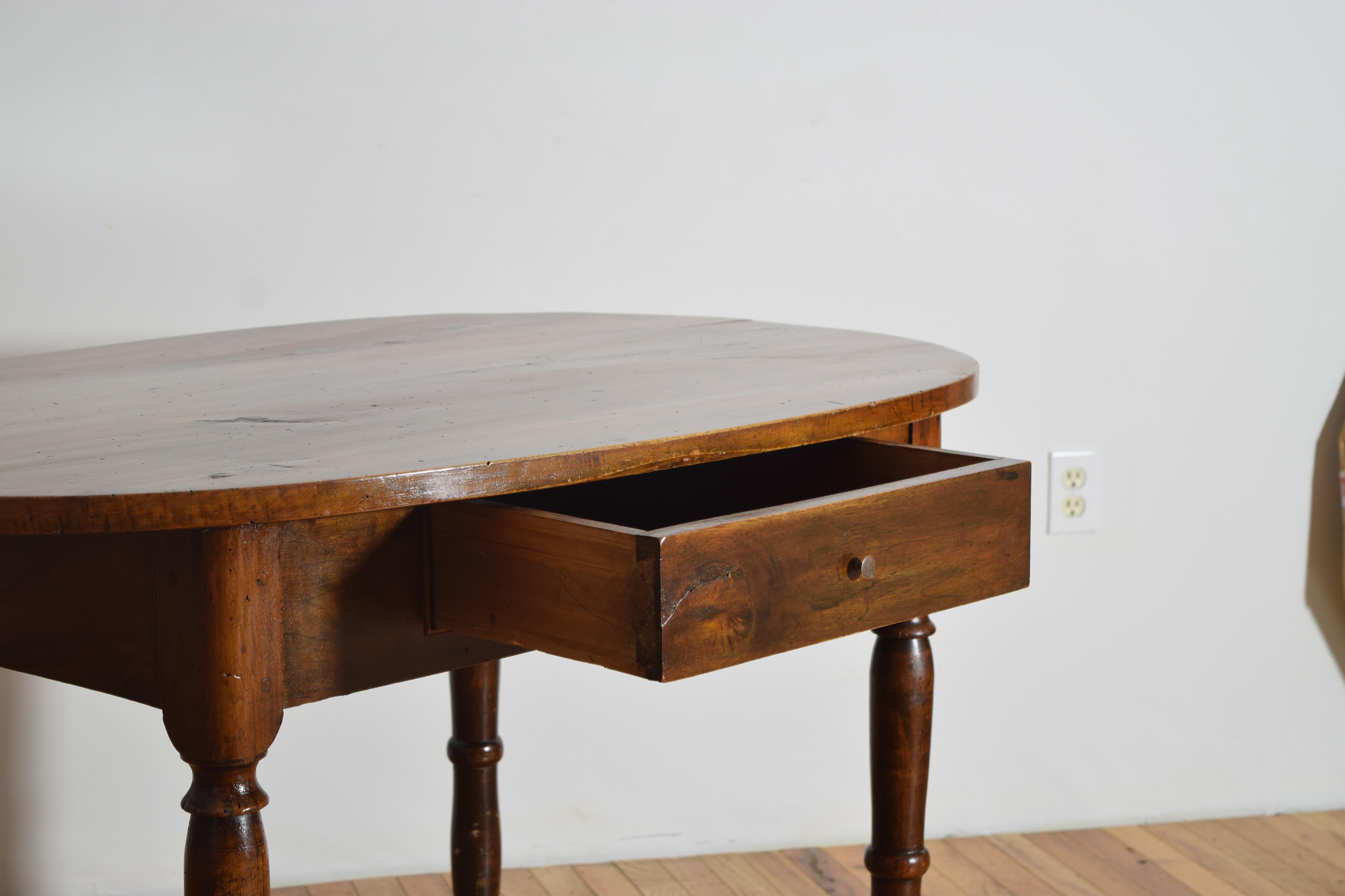 Italiana, Emiliana, Período LXIV Mesa de centro/comedor ovalada de nogal de 1 cajón, ca.1725 en Bueno estado para la venta en Atlanta, GA