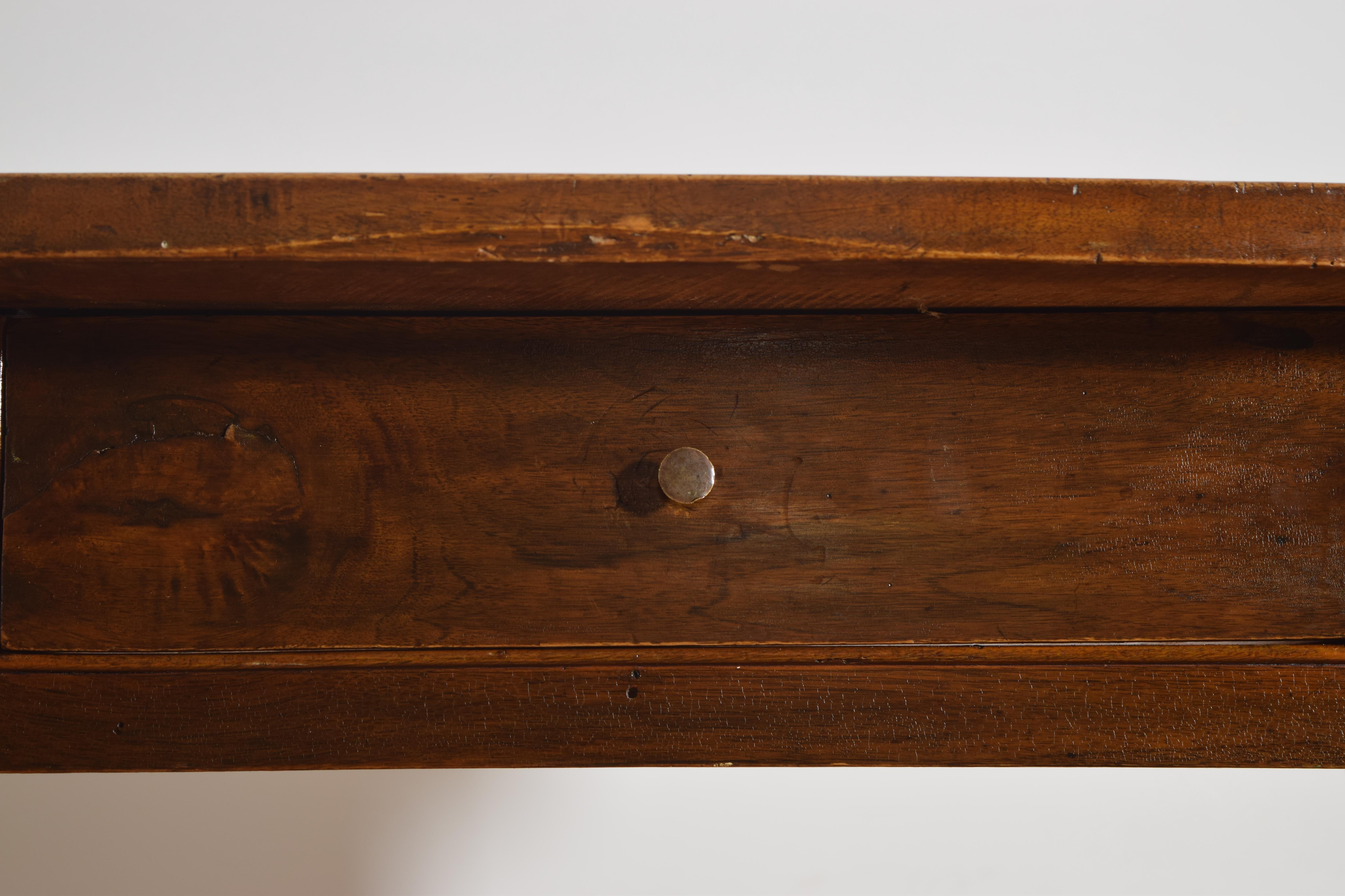 Italiana, Emiliana, Período LXIV Mesa de centro/comedor ovalada de nogal de 1 cajón, ca.1725 Nogal en venta