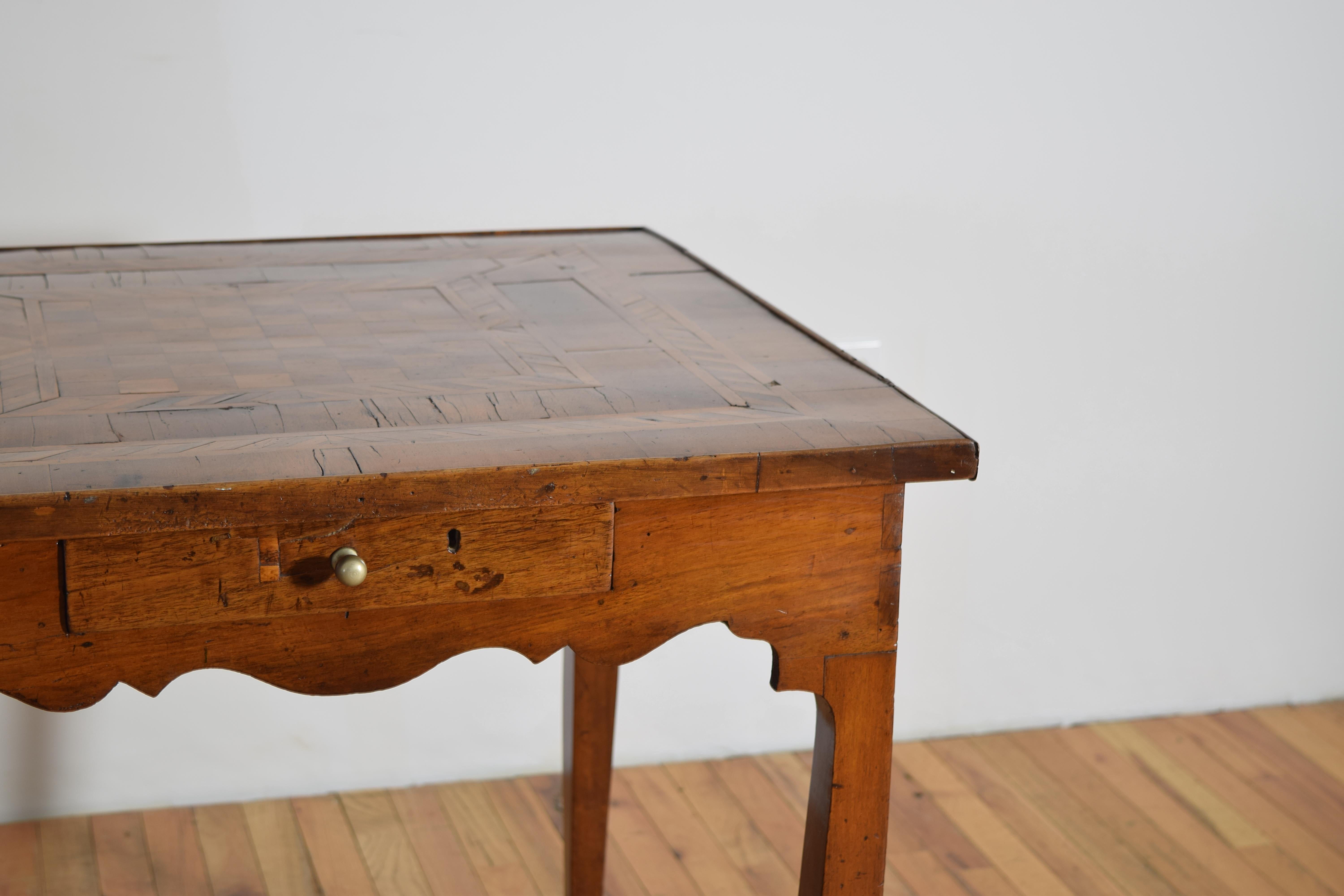 Italiana, Emiliana, Mesa de juegos de 1 cajón en nogal y marquetería, S. IIIq XVIII Incrustación en venta