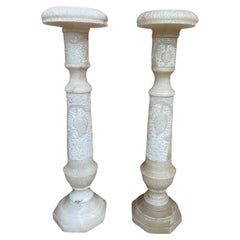 Guéridons italiens sculptés en marbre de Carrare, années 1890, lot de 2