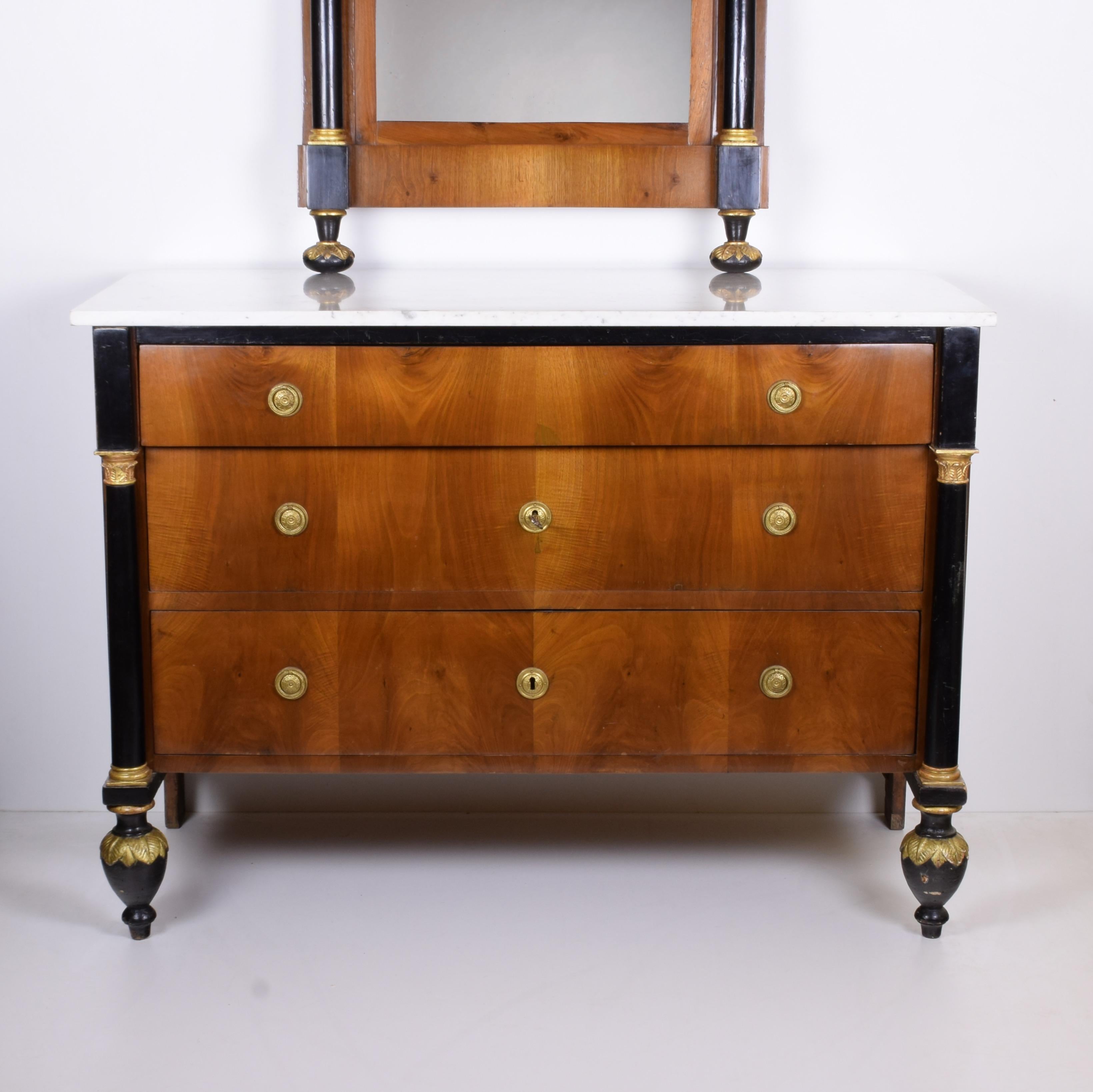 Italia, 1810
Walnut veneer
Top in white Carrara marble
Columns in ebonized wood
Bases, capitals and paw carvings gilded in pure gold
Good conditions
Chest of drawers W126 x D56.5 x H91.5 cm
Mirror W80 x H127.