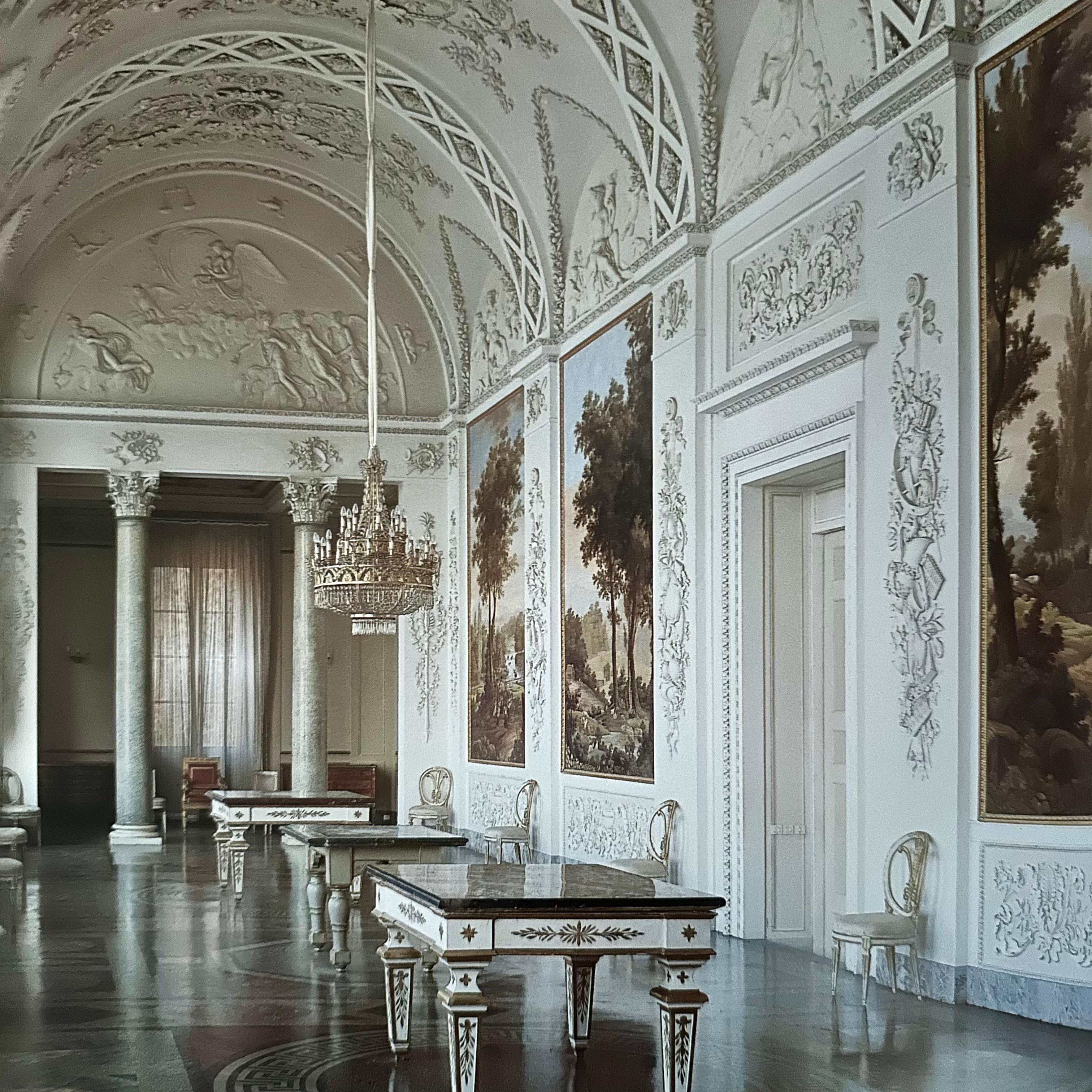 Italian Empire Furniture, Furnishings and Interior Design 1800 -1843 - 1998 In Good Condition In London, GB