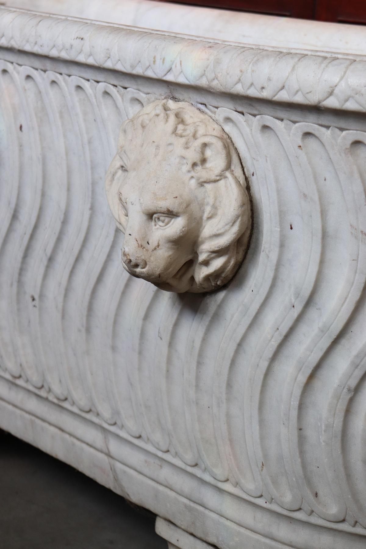Early 19th Century Italian Empire Hand Carved White Carrara Marble Bathtub with Lion Heads