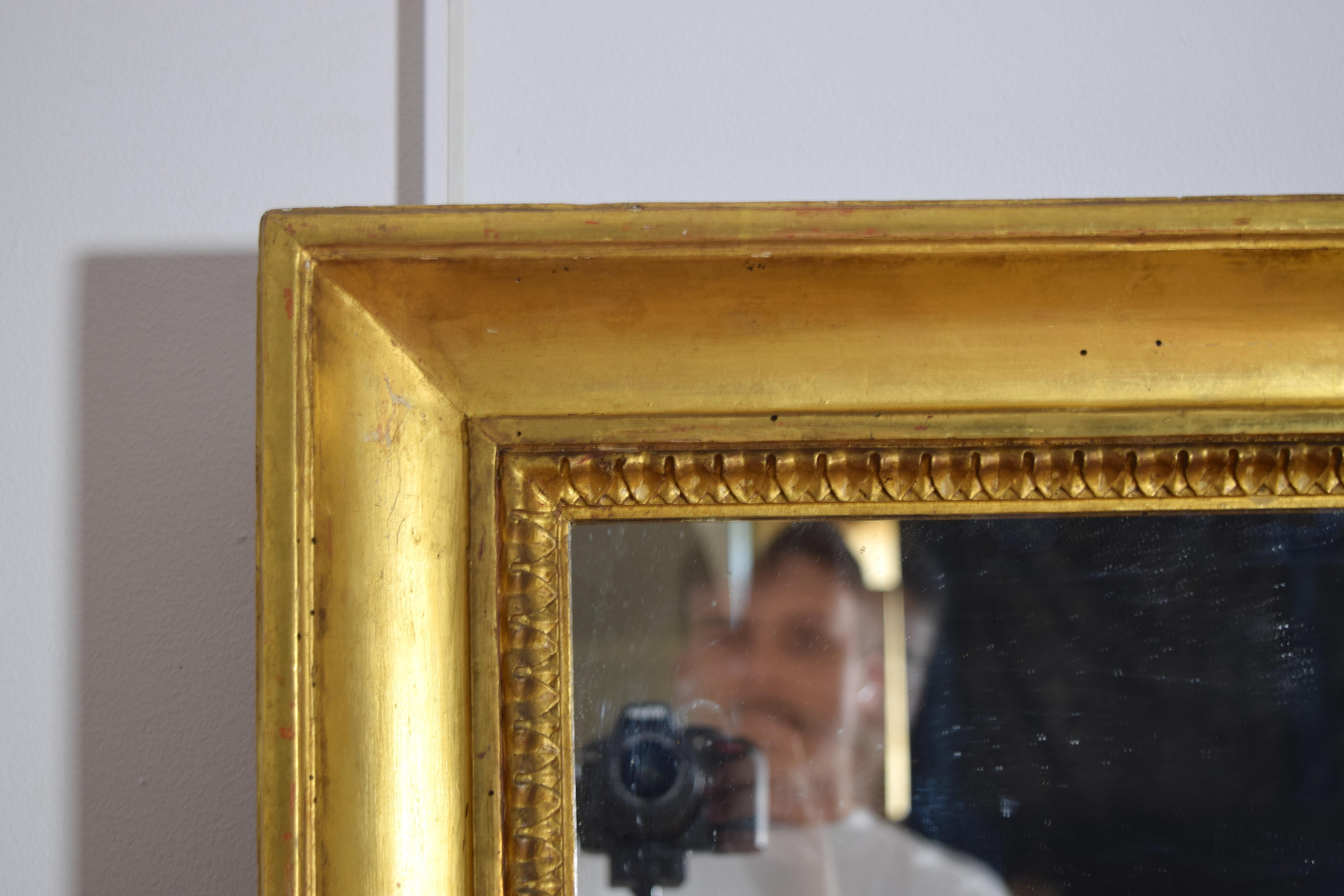Italienischer Empire-Spiegel aus geschnitztem Giltwood und Gilt-Gesso, frühes 19. (Vergoldetes Holz) im Angebot