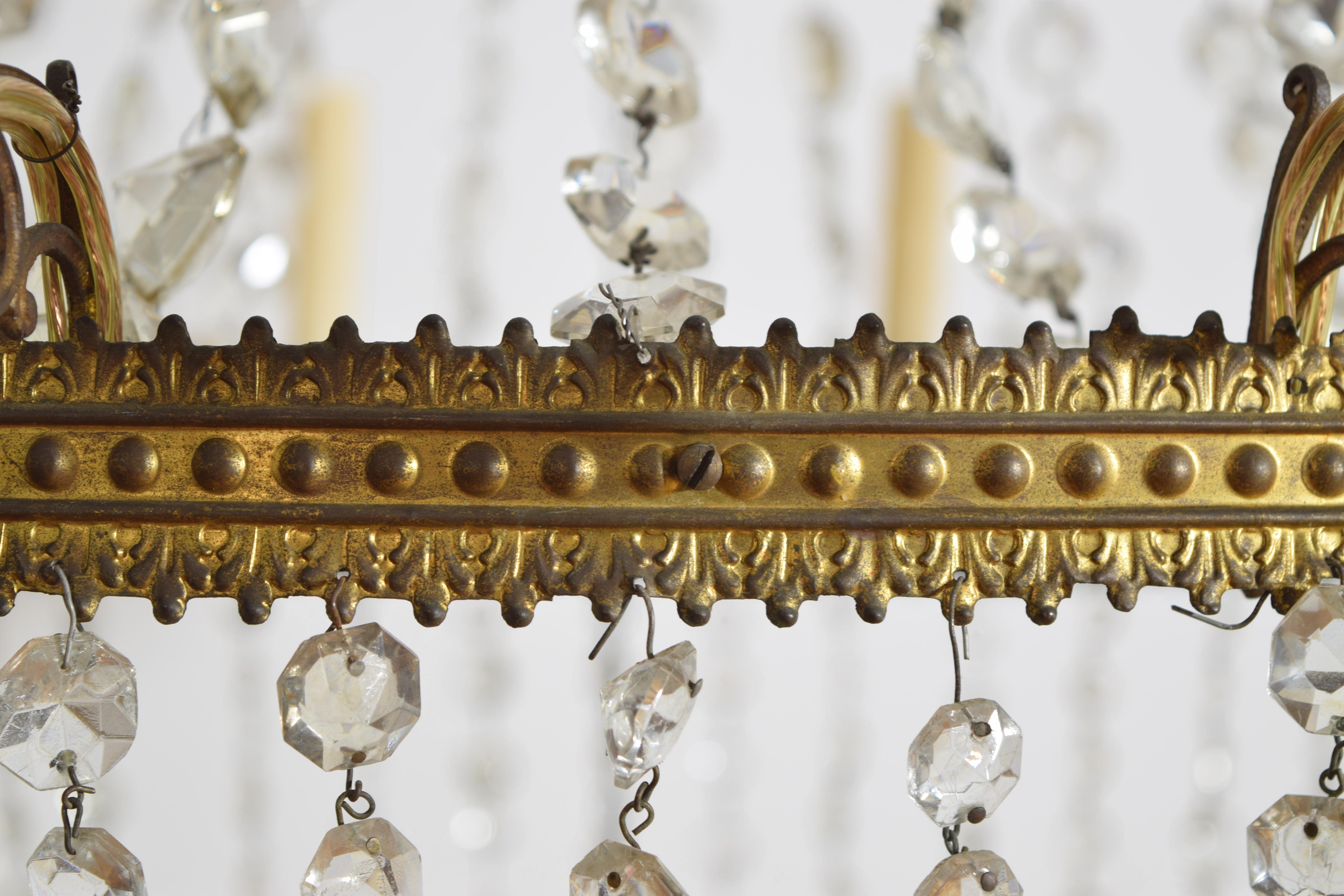 Lustre à 12 lumières en métal coulé doré et verre de la période Empire italien, vers 1810 en vente 4
