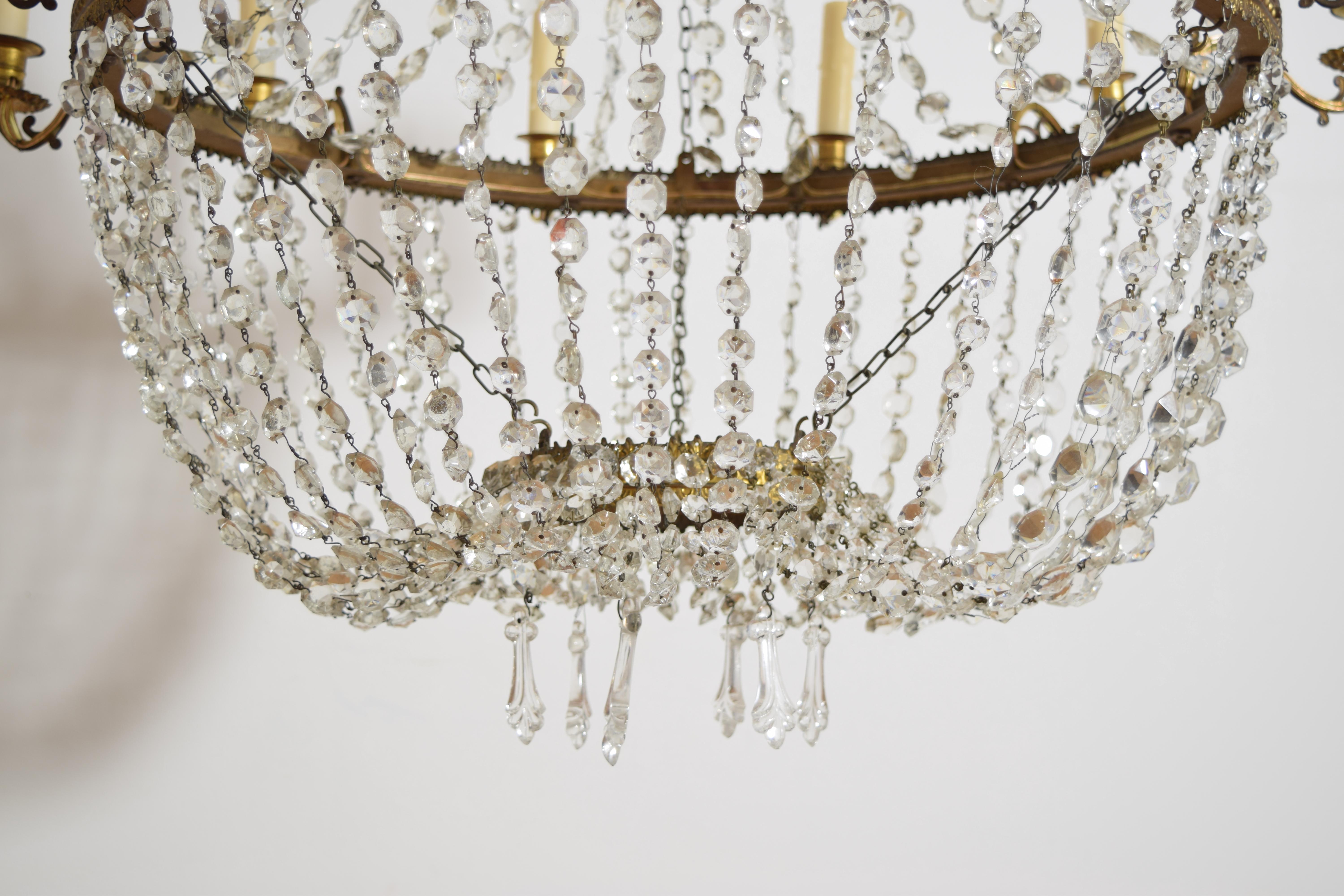 Lustre à 12 lumières en métal coulé doré et verre de la période Empire italien, vers 1810 en vente 5