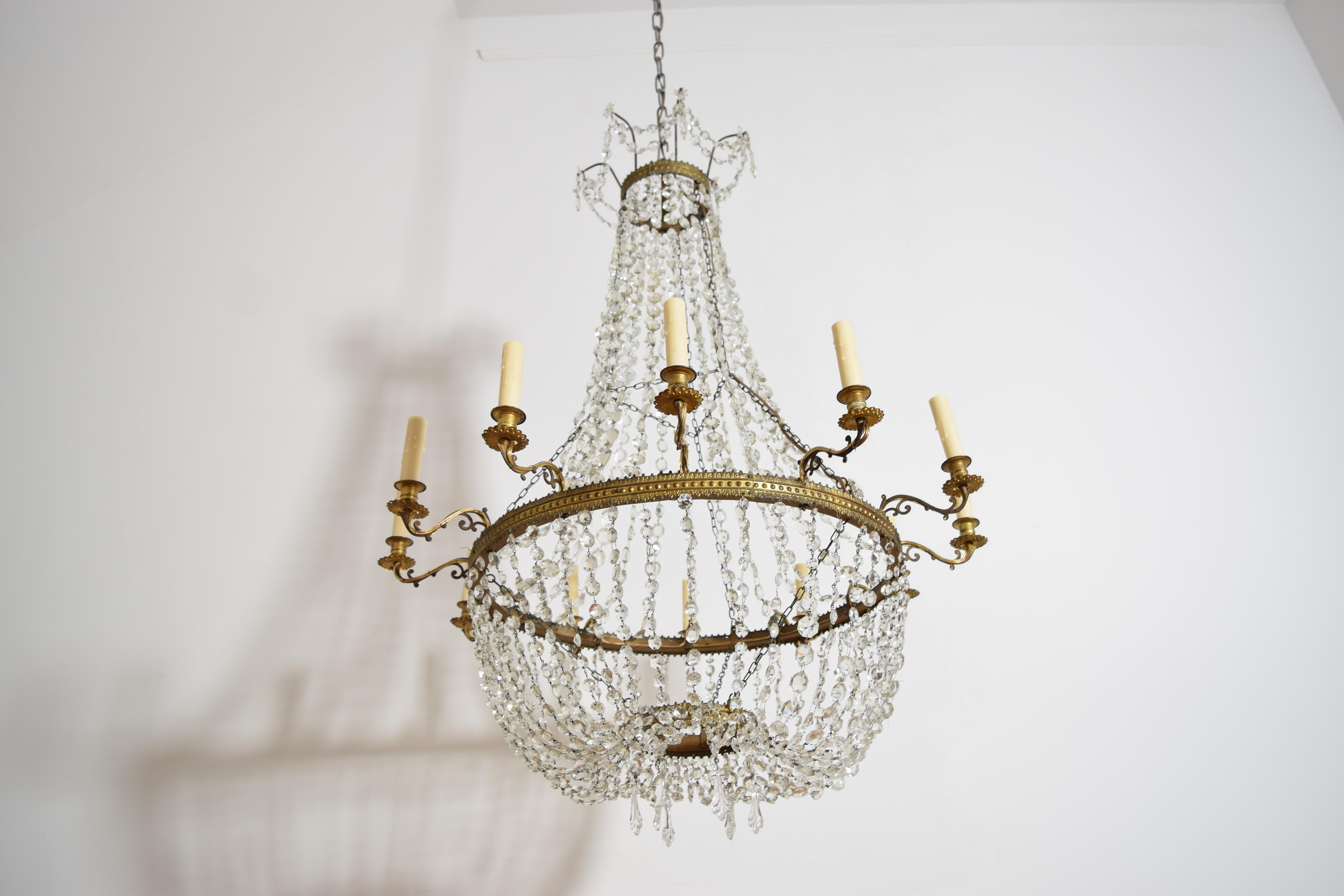 Lustre à 12 lumières en métal coulé doré et verre de la période Empire italien, vers 1810 Bon état - En vente à Atlanta, GA