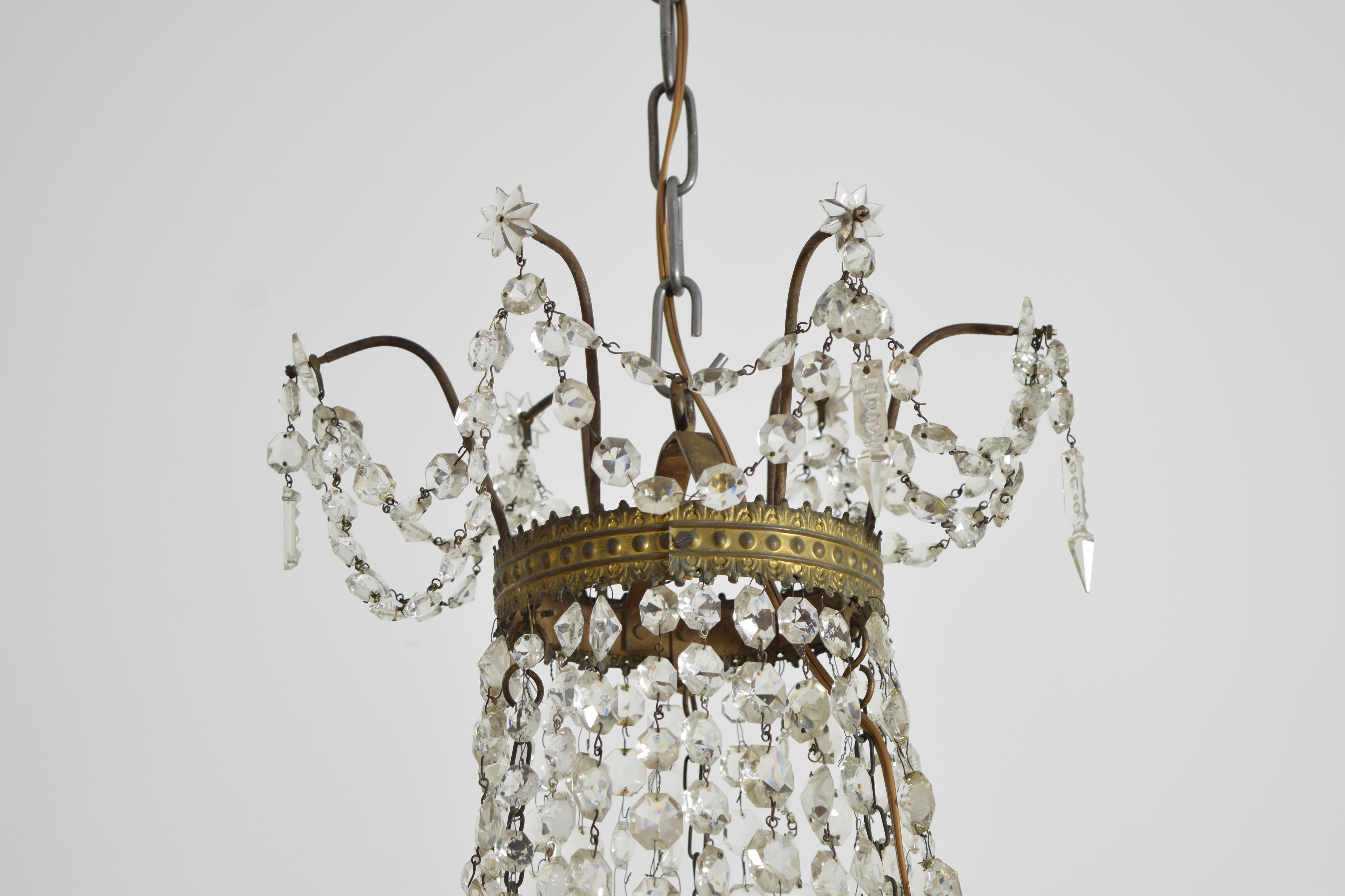 Début du XIXe siècle Lustre à 12 lumières en métal coulé doré et verre de la période Empire italien, vers 1810 en vente