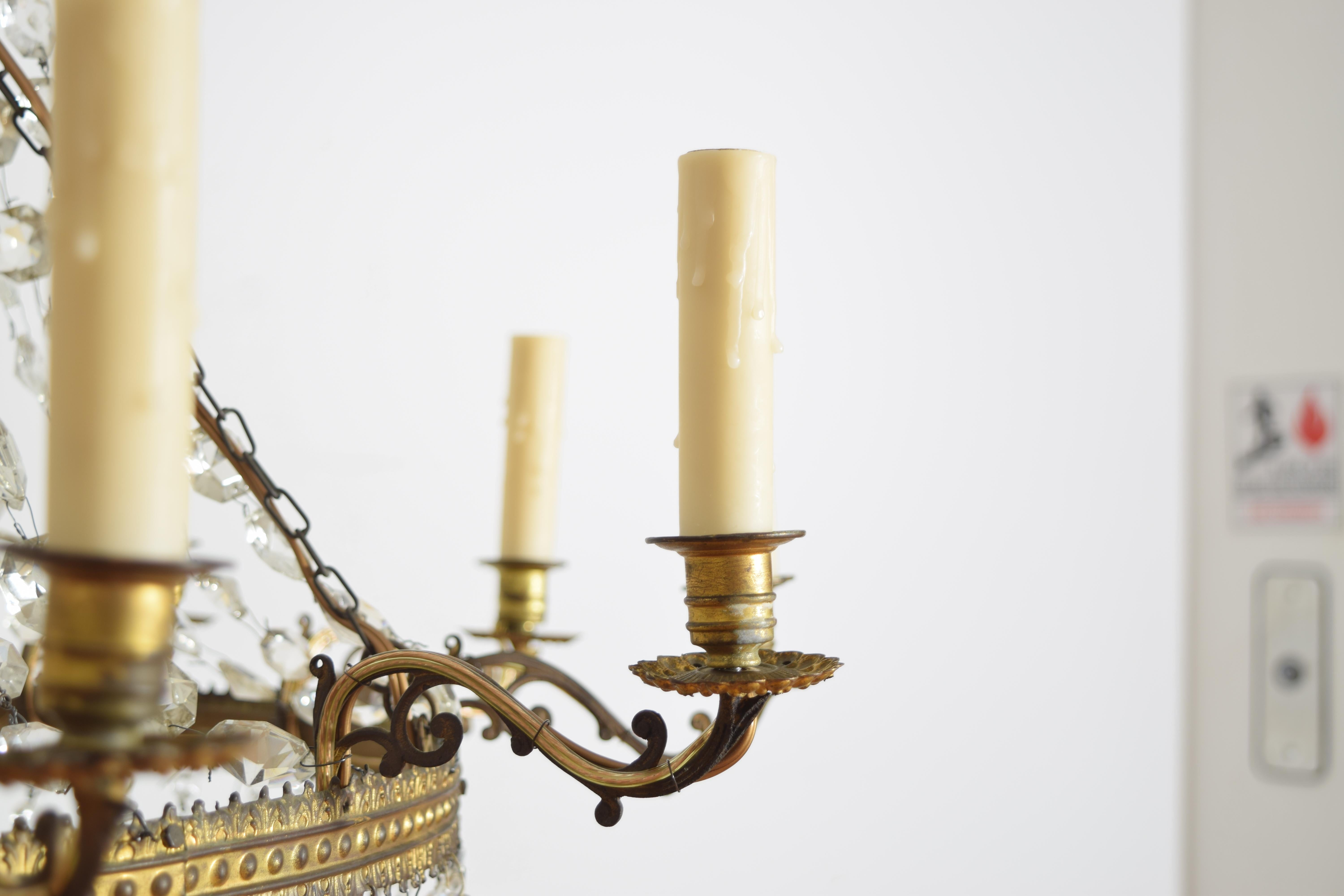 Lustre à 12 lumières en métal coulé doré et verre de la période Empire italien, vers 1810 en vente 3