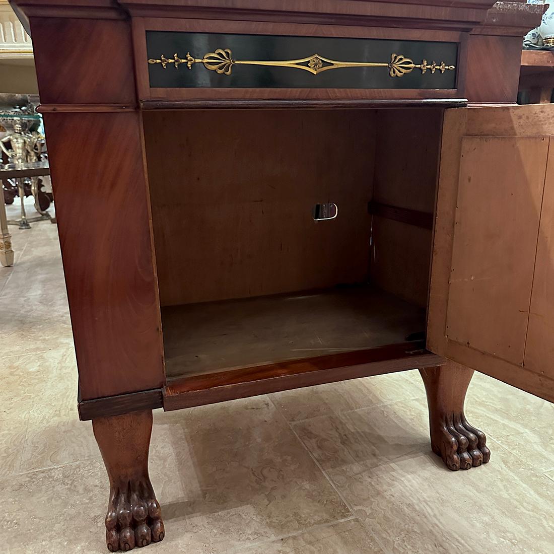 Italienisches Kabinett im Empire-Stil (Holz) im Angebot