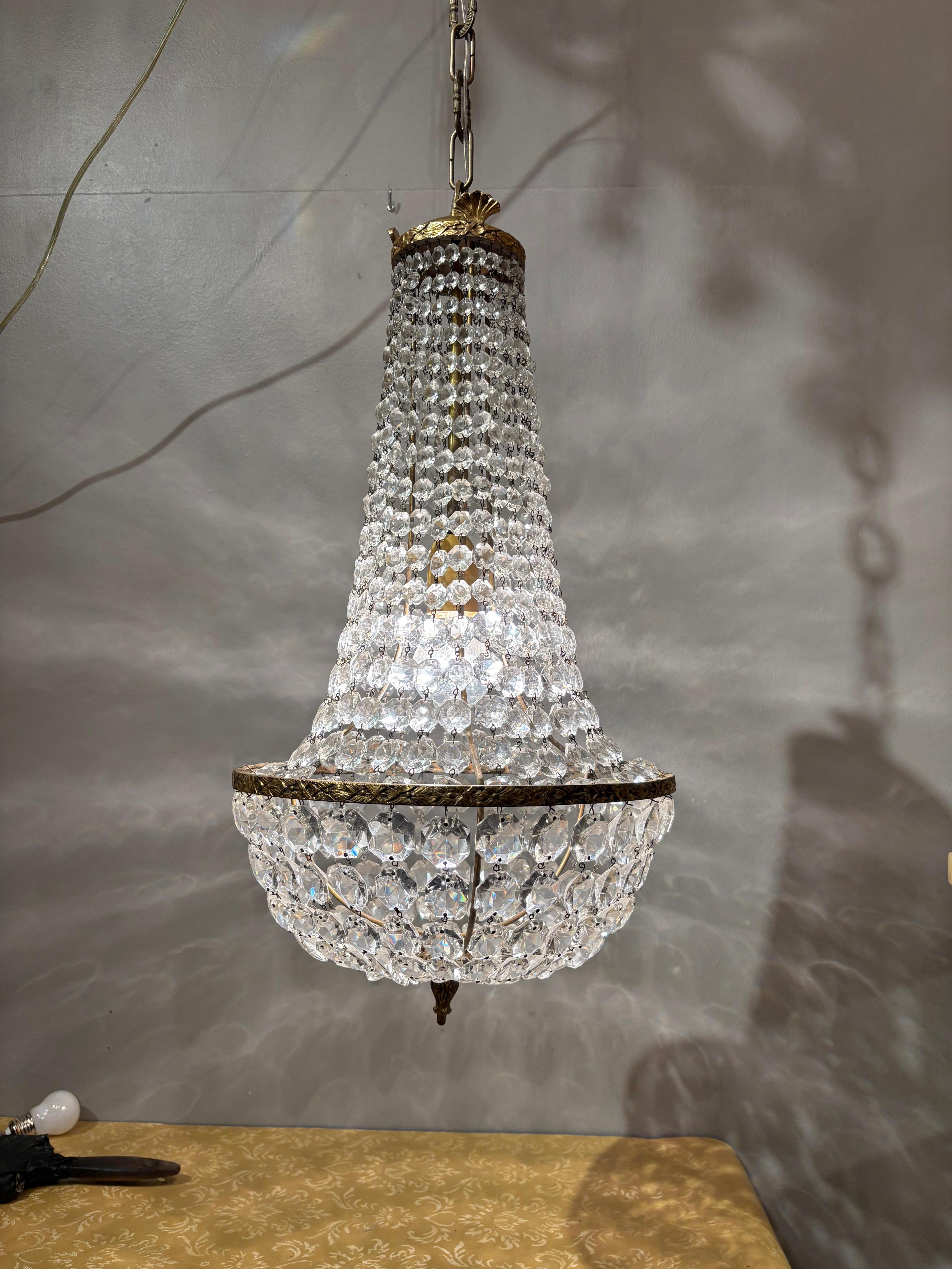 Lustre italien de style Empire en laiton doré et cristal de Bohème Bon état - En vente à Los Angeles, CA