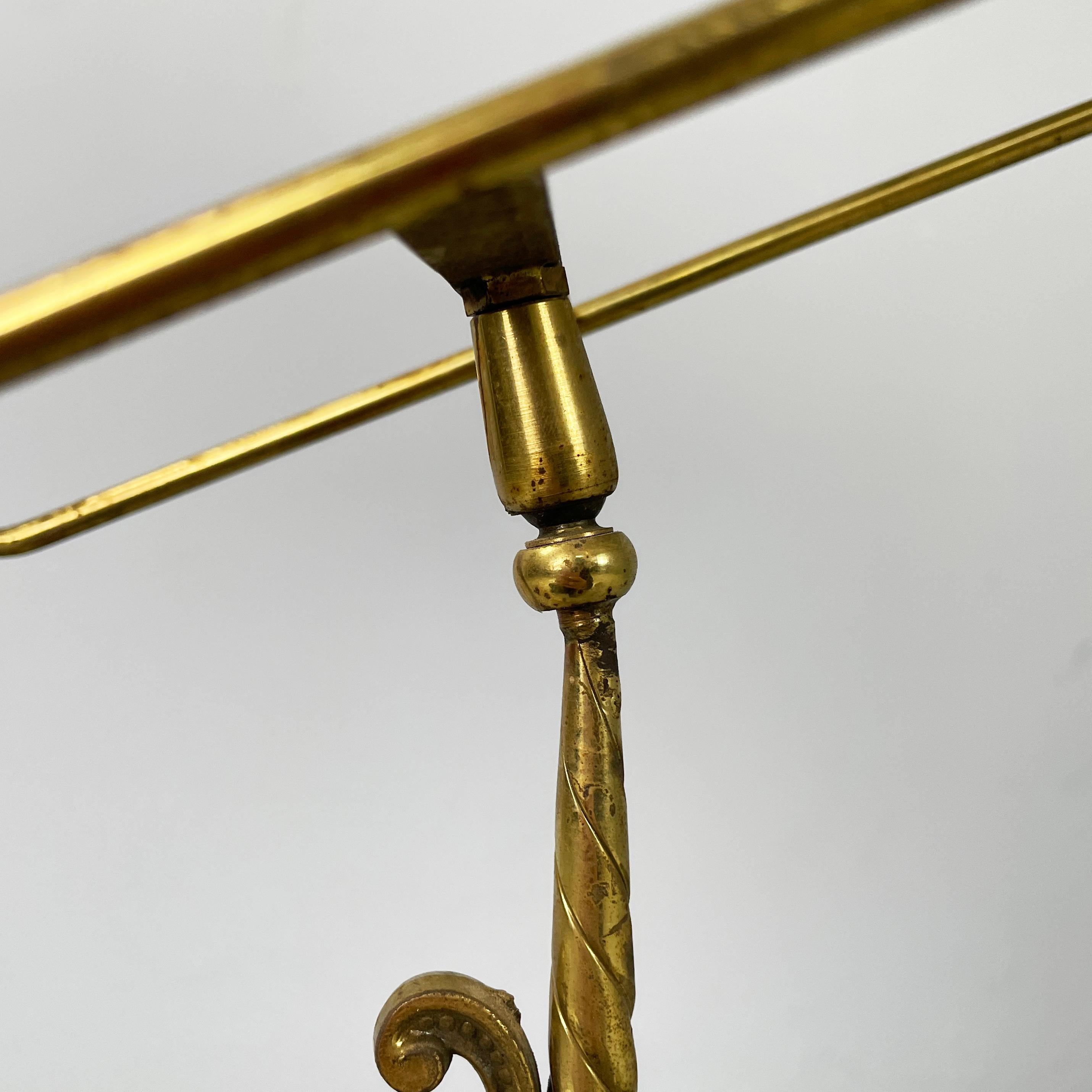 Pie de mesa italiano de estilo imperio finamente elaborado  latón y bronce principios de 1900 en venta 4