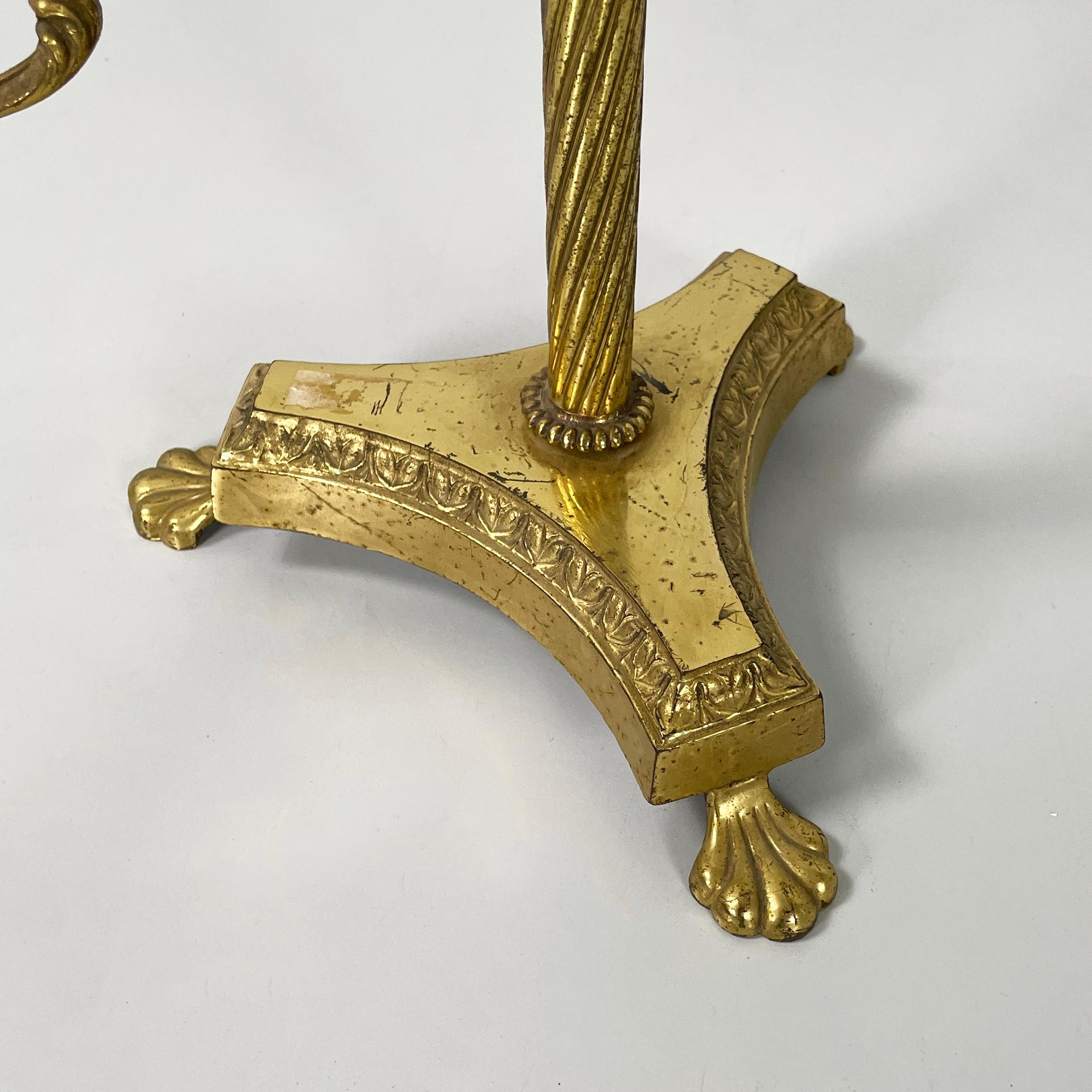 Pie de mesa italiano de estilo imperio finamente elaborado  latón y bronce principios de 1900 en venta 9