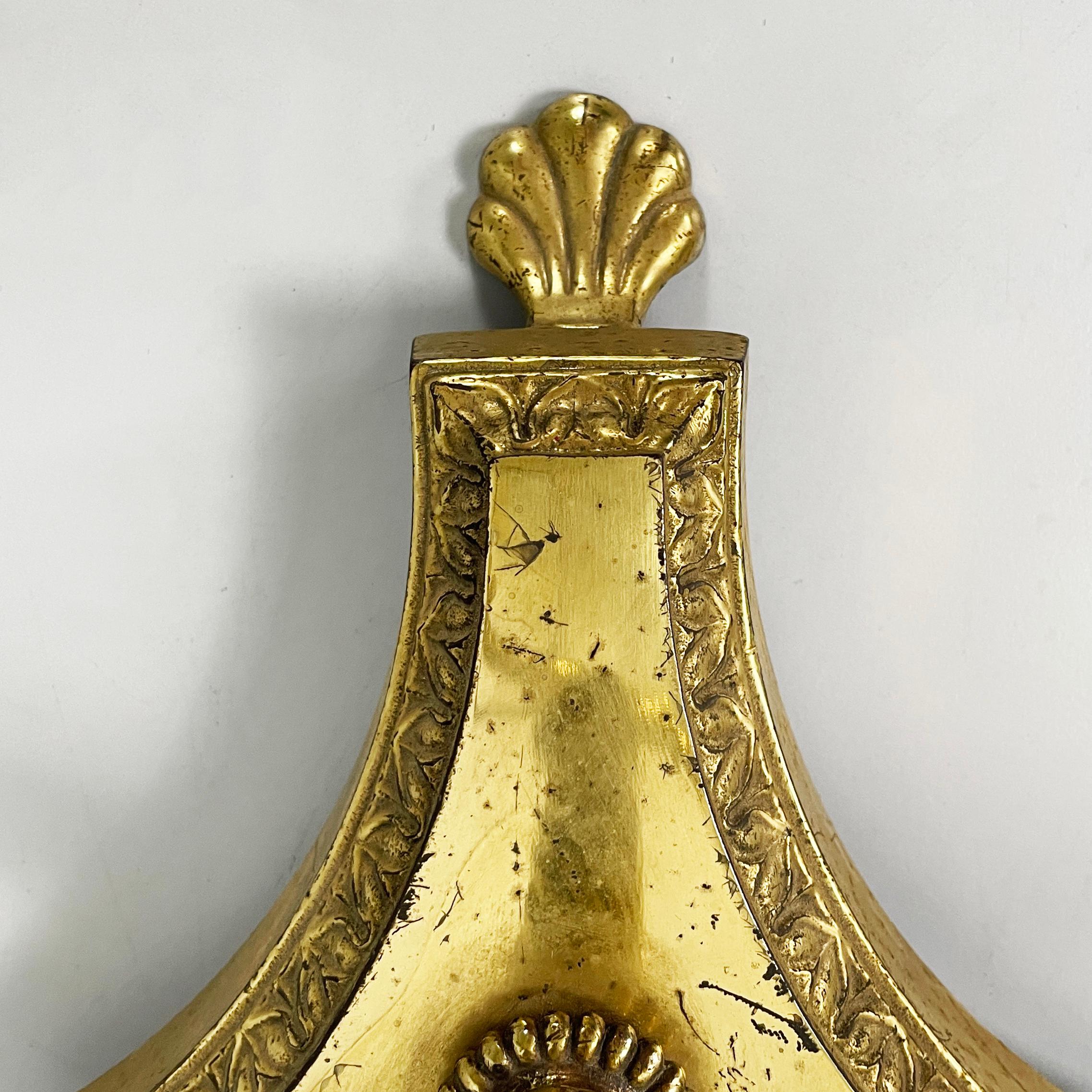 Pie de mesa italiano de estilo imperio finamente elaborado  latón y bronce principios de 1900 en venta 13