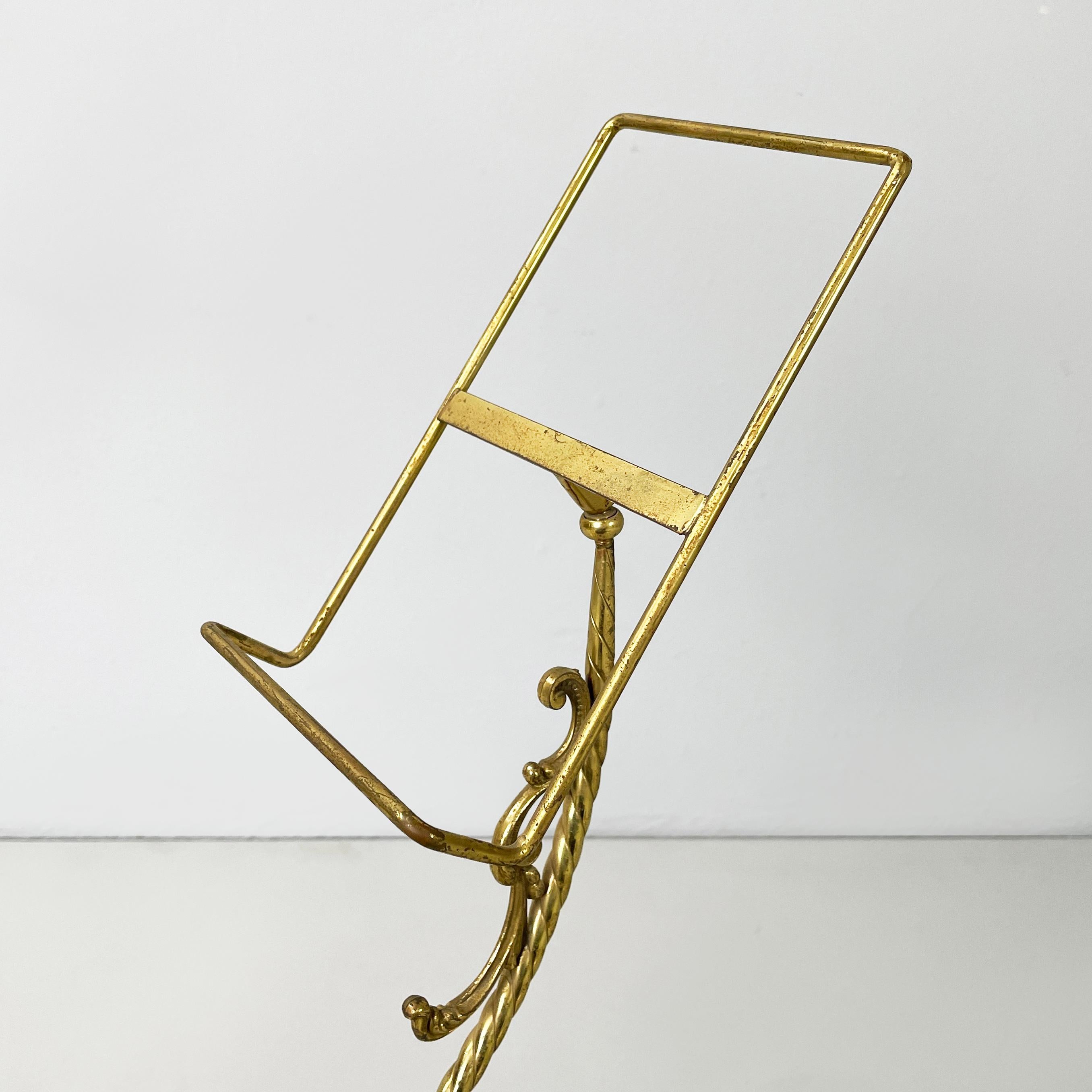 Pie de mesa italiano de estilo imperio finamente elaborado  latón y bronce principios de 1900 en Bueno estado para la venta en MIlano, IT