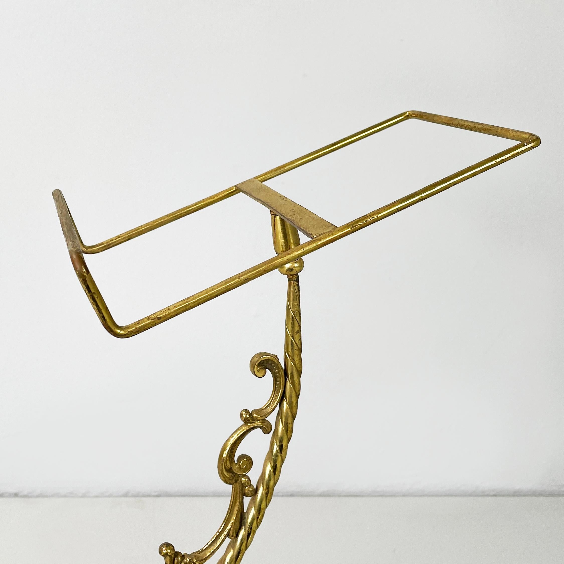 Pie de mesa italiano de estilo imperio finamente elaborado  latón y bronce principios de 1900 siglo XX en venta