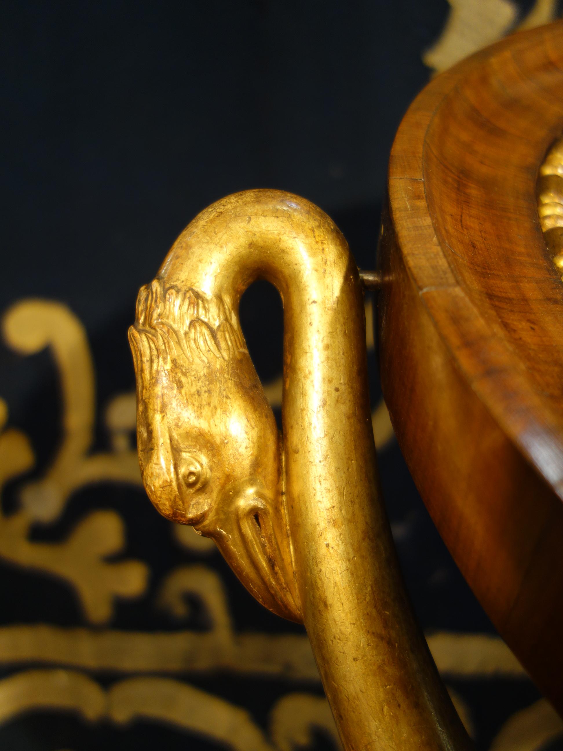 Miroir de table psychédélique Empire italien en noyer avec cygnes dorés et incrustation d'ébène en vente 8