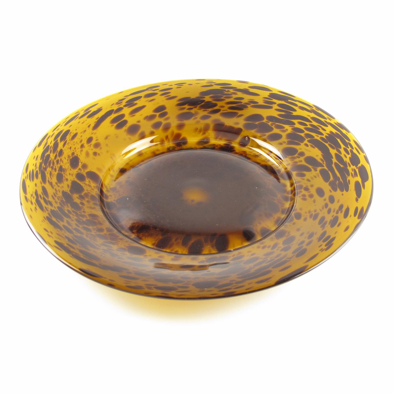 Sophisticated Italian glass large centerpiece or bowl or platter by Empoli. Mouth-blown in Italy with an exclusive tortoiseshell color flowing pattern. Polished pontil mark on the bottom. No visible maker's mark.
Measurements: 14.37 in. diameter
