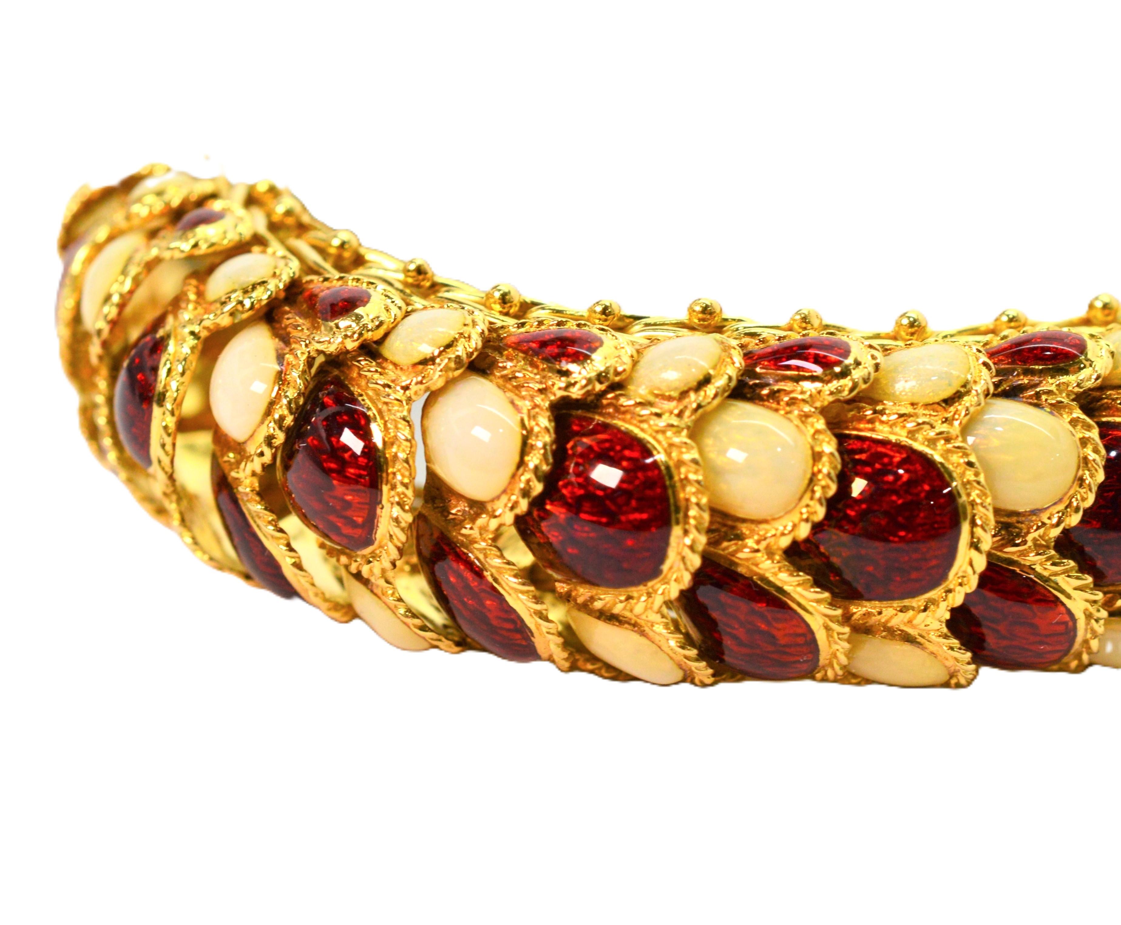 Bracelet serpent italien en or jaune 18 carats et émail Excellent état - En vente à Mount Kisco, NY