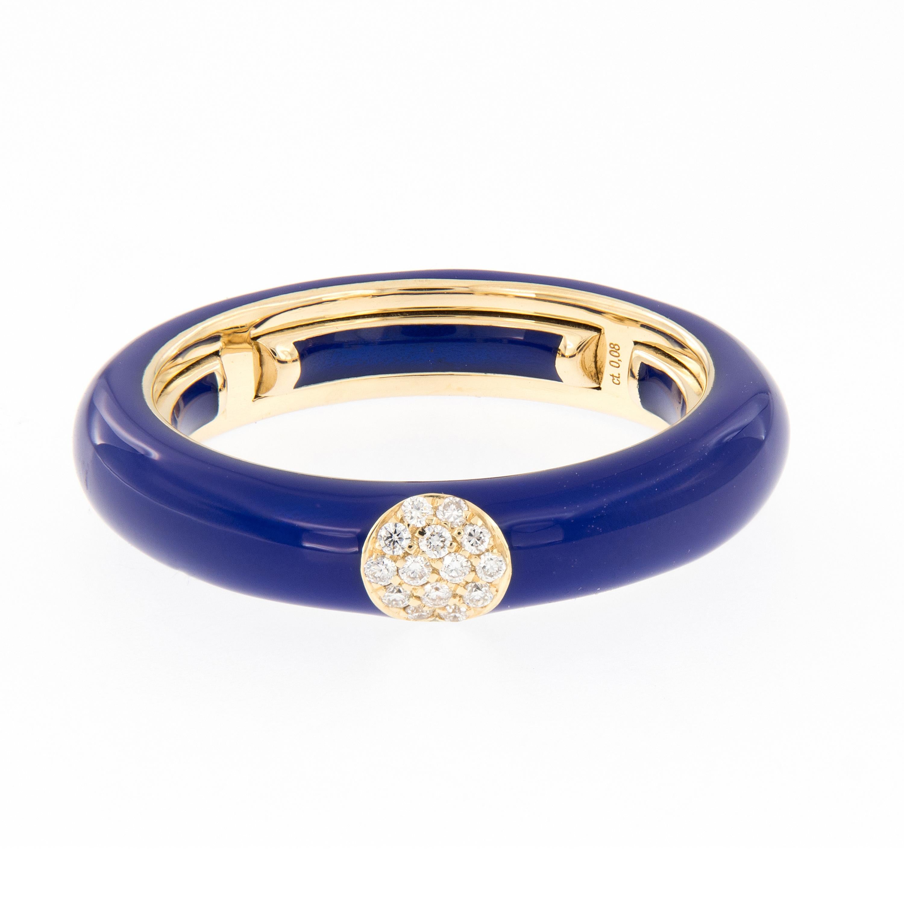 Taille ronde Bague à anneau réglable en or jaune 18 carats avec émail et diamants, Italie en vente