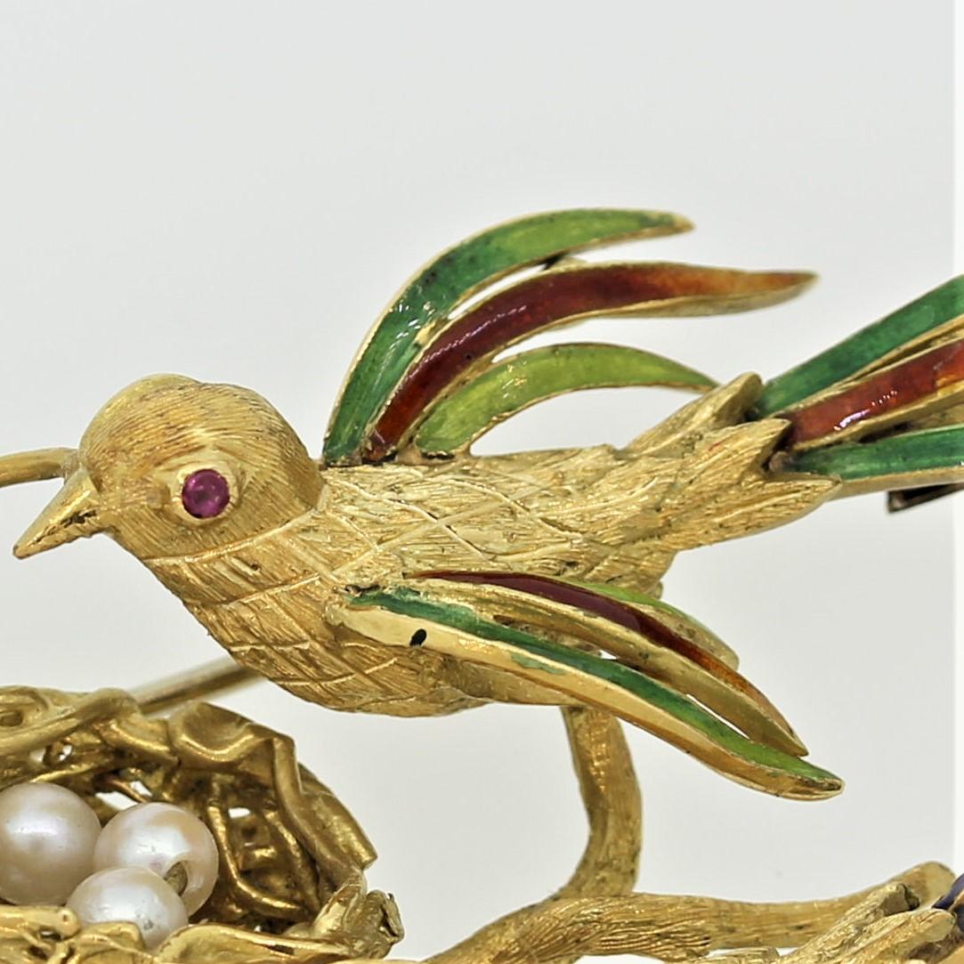Broche italienne nid d'oiseaux en or, émail et perles de rocaille Neuf - En vente à Beverly Hills, CA