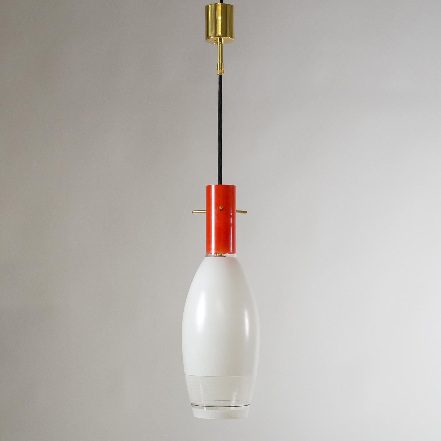 Lampe à suspension italienne en verre émaillé, vers 1960 en vente 1