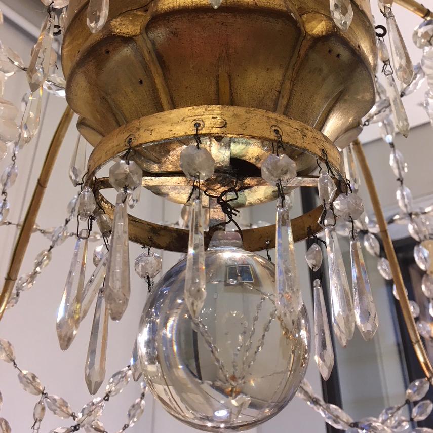 Italian End 18th Century Chandelier Gilded Wood and Crystal Twelve Lights 9