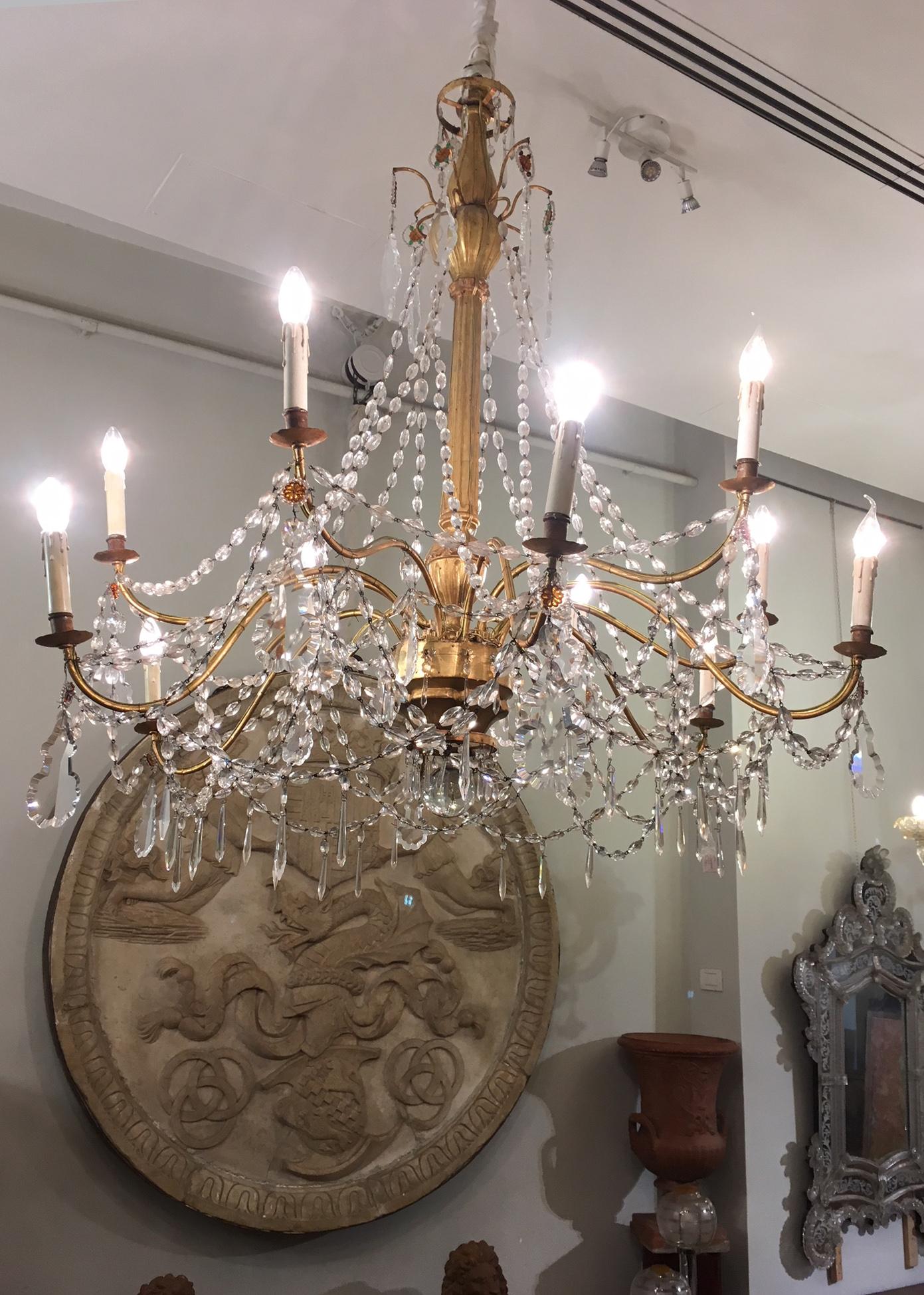 Italian End 18th Century Crystal Chandelier Gilded Wood and Crystal 12 Lights 10