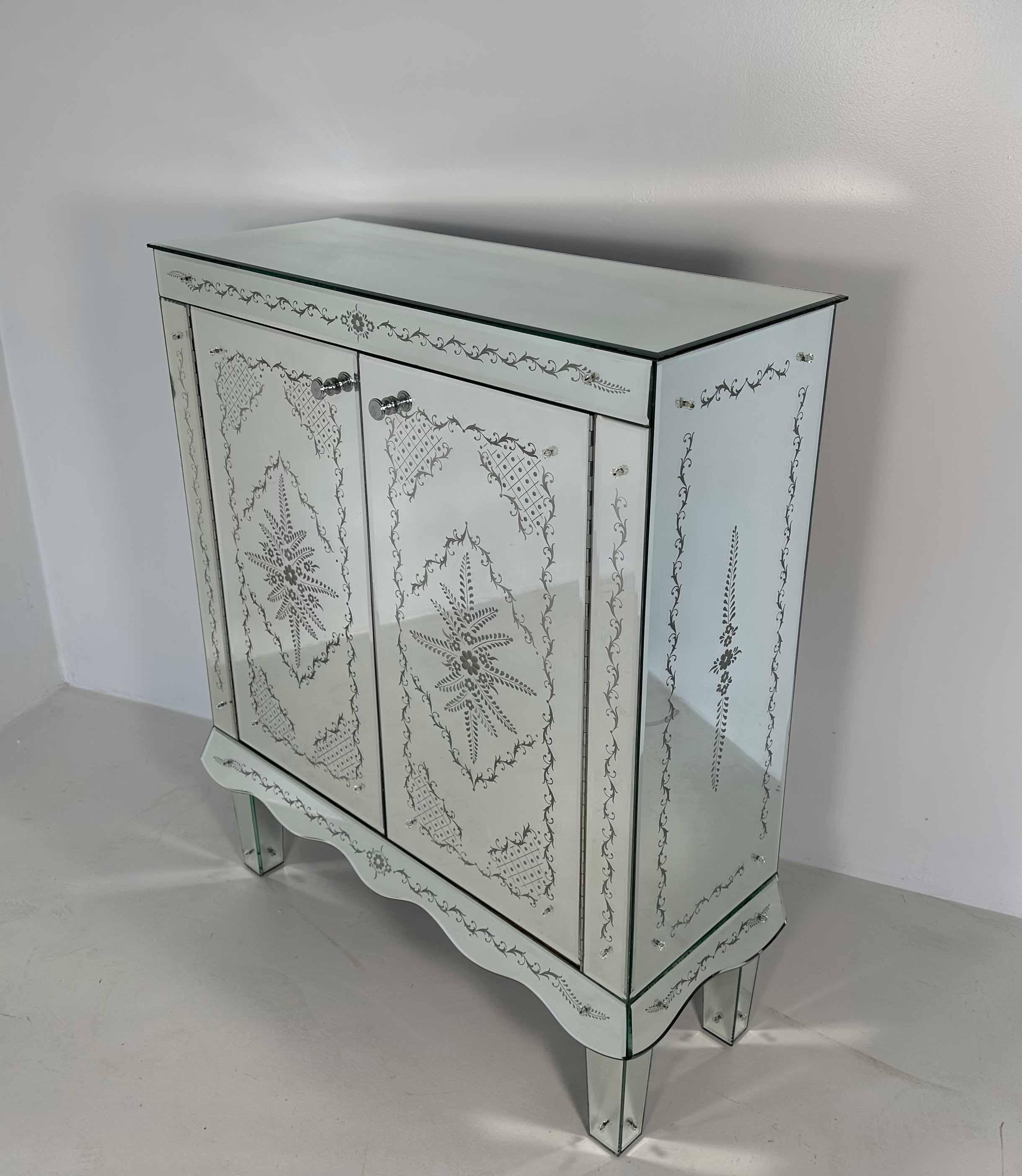 Late 20th Century Italian Engraved Murano Glass Mirror Cabinet, Art Deco Style  For Sale