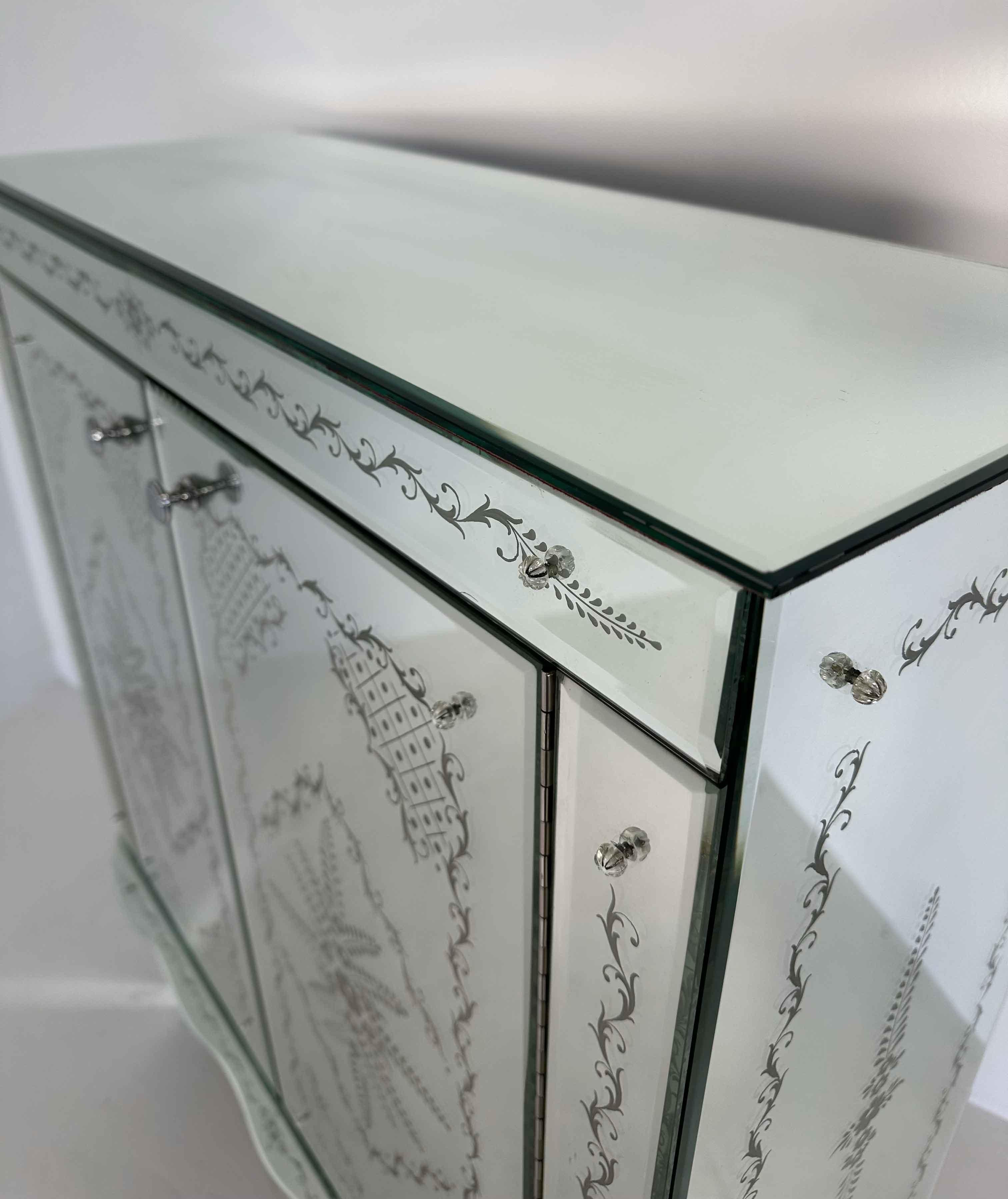Italian Engraved Murano Glass Mirror Cabinet, Art Deco Style For Sale 2