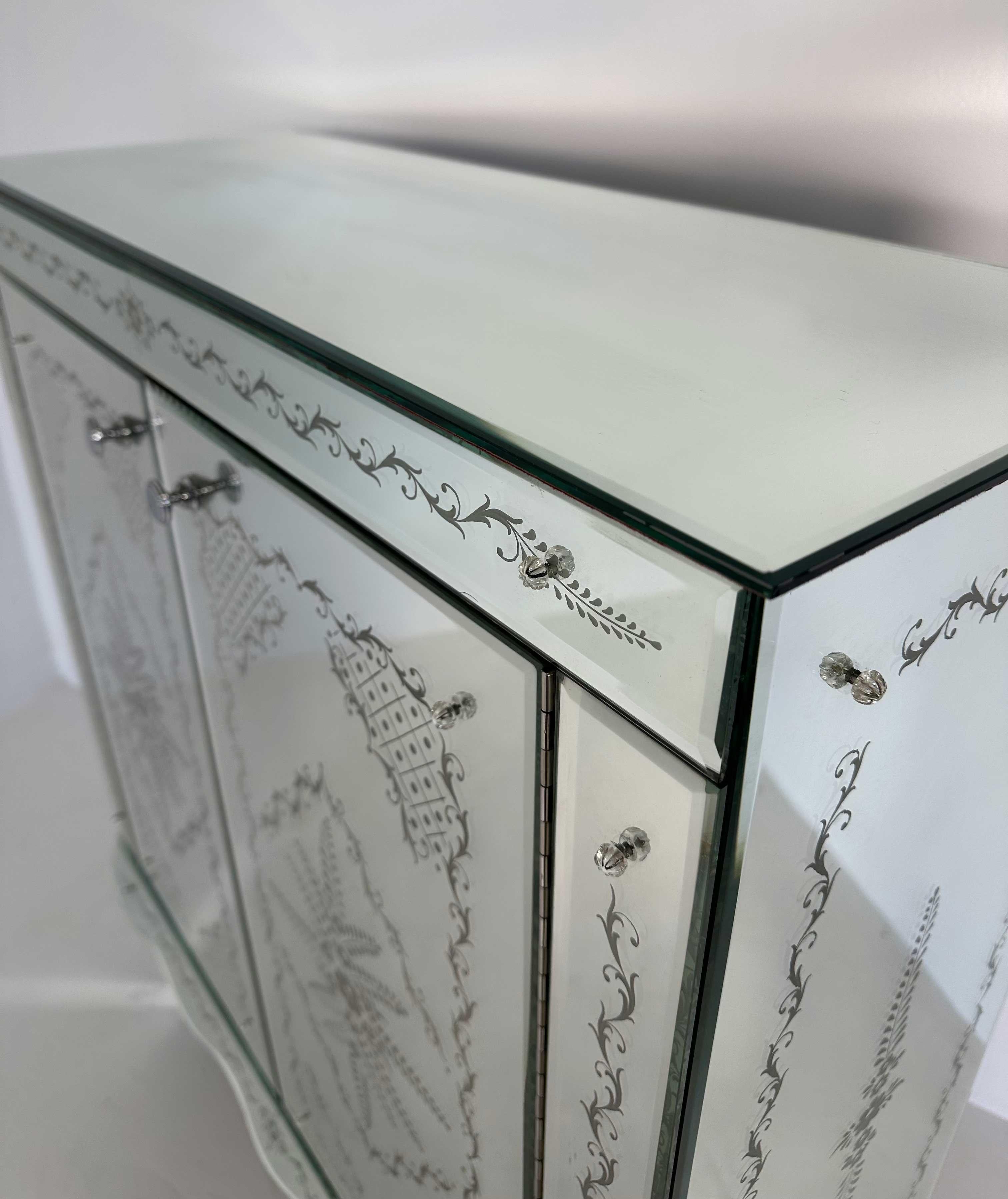 Italian Engraved Murano Glass Mirror Cabinet, Art Deco Style  For Sale 3