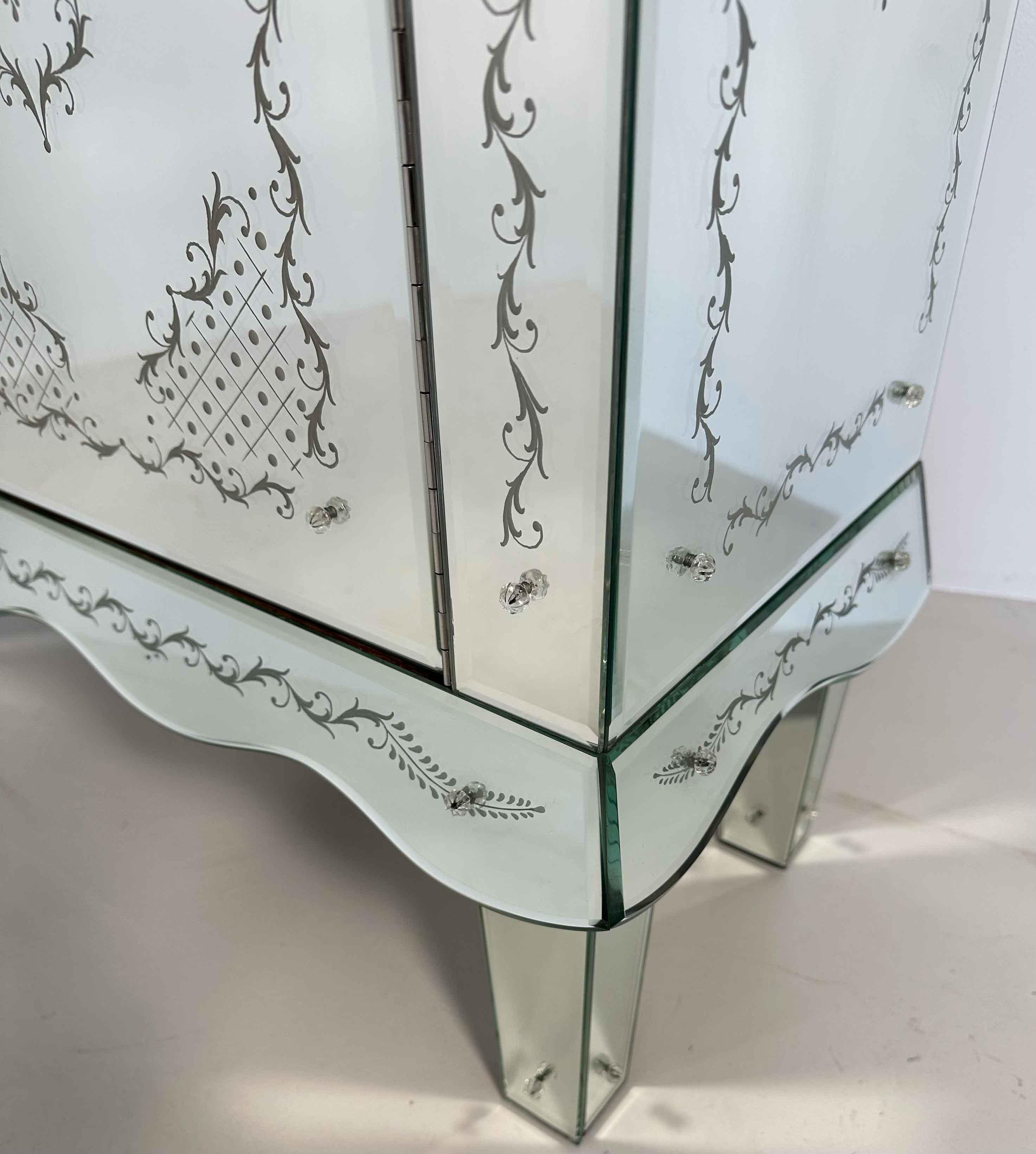 Italian Engraved Murano Glass Mirror Cabinet, Art Deco Style For Sale 3