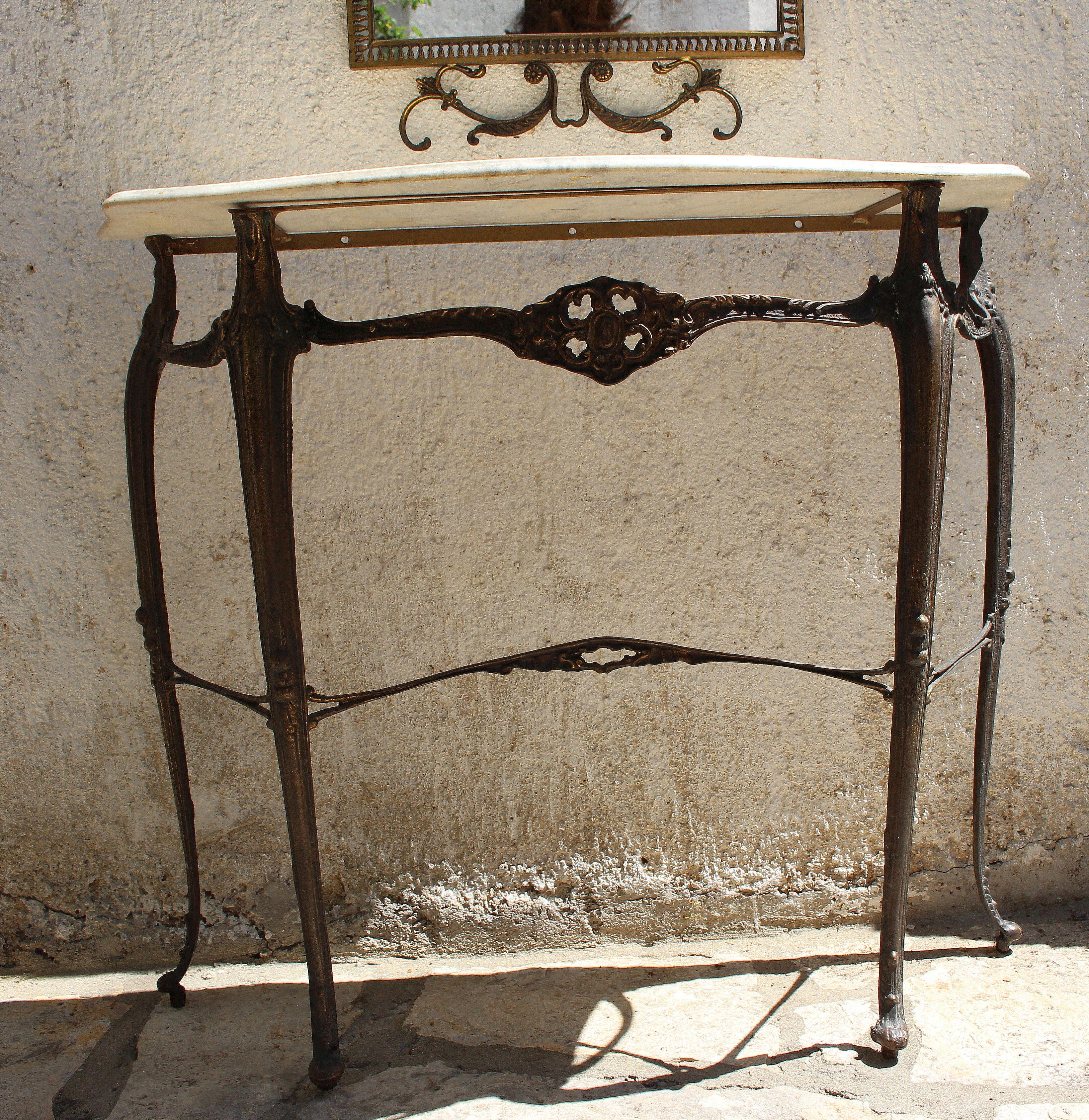 Italian Entry Console Marble Table and  Brass Wall Mirror In Good Condition For Sale In Los Angeles, CA