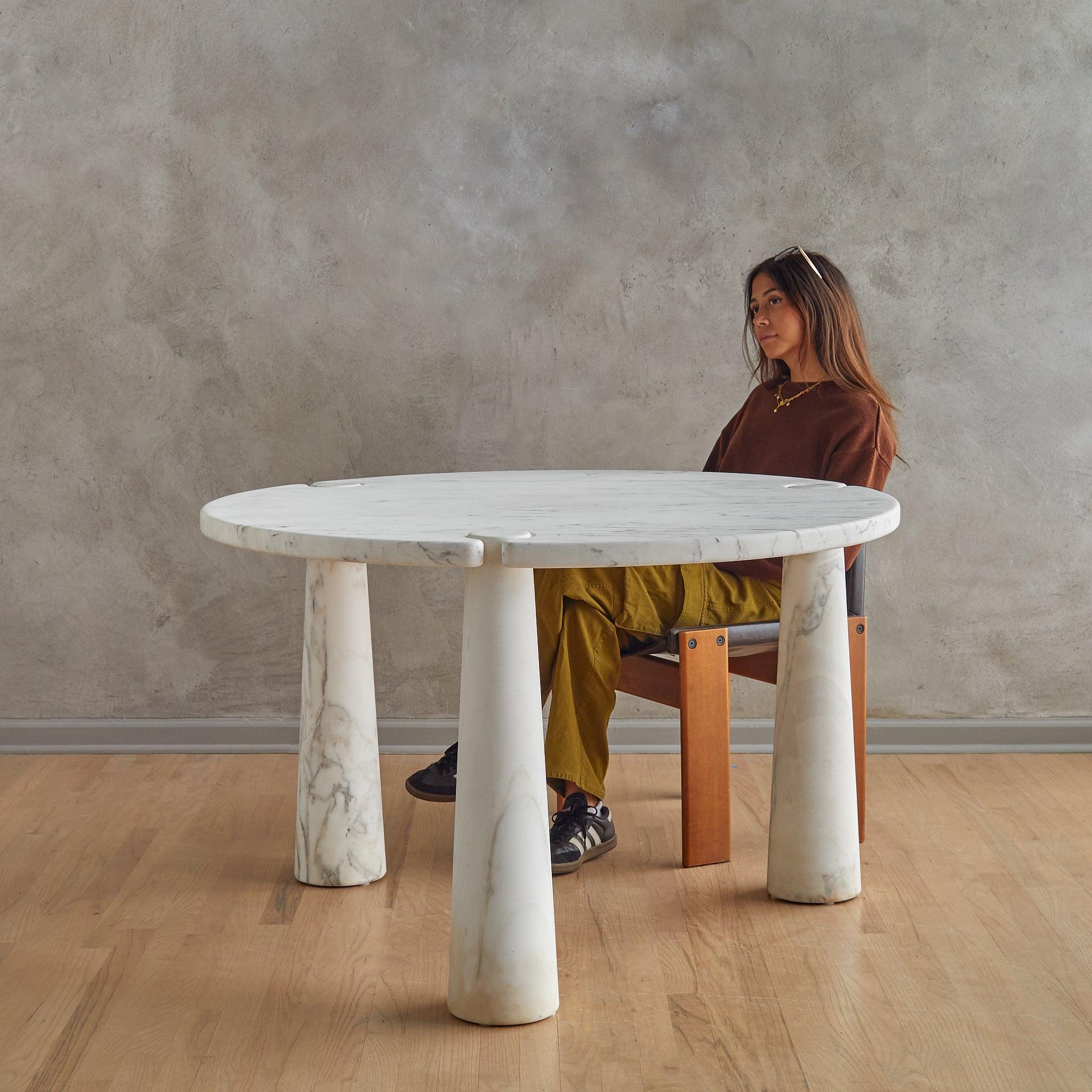 Italienischer 'Eros' Esstisch aus Carrara-Marmor von Angelo Mangiarotti für Skipper (Moderne) im Angebot