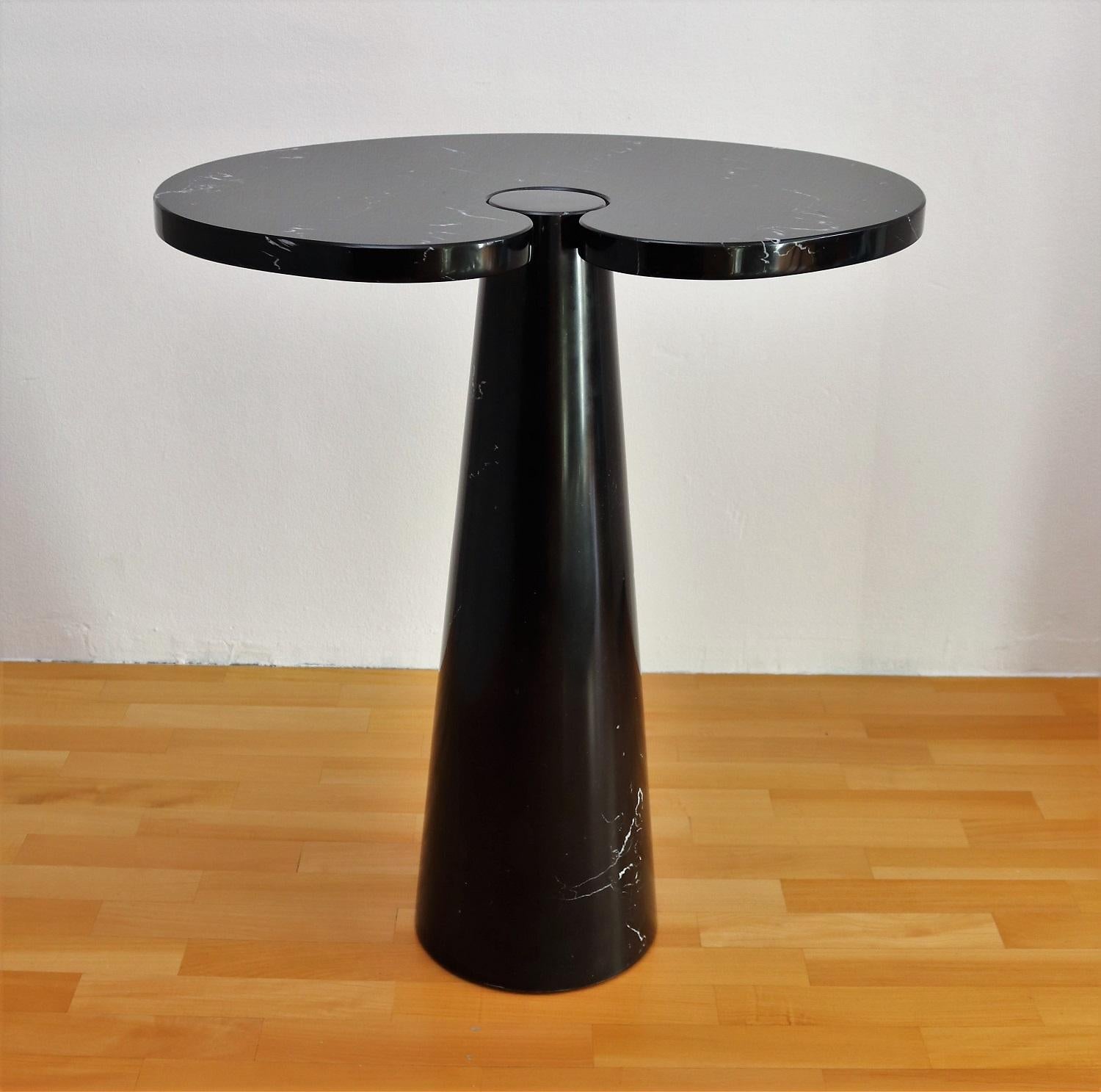 Beautiful high vintage side table handcrafted of black marquina marble for Skipper.
Design in the 1970s by Italian Angelo Mangiarotti.
The table consists of two heavy marble pieces, which are only conically inserted into the correct position