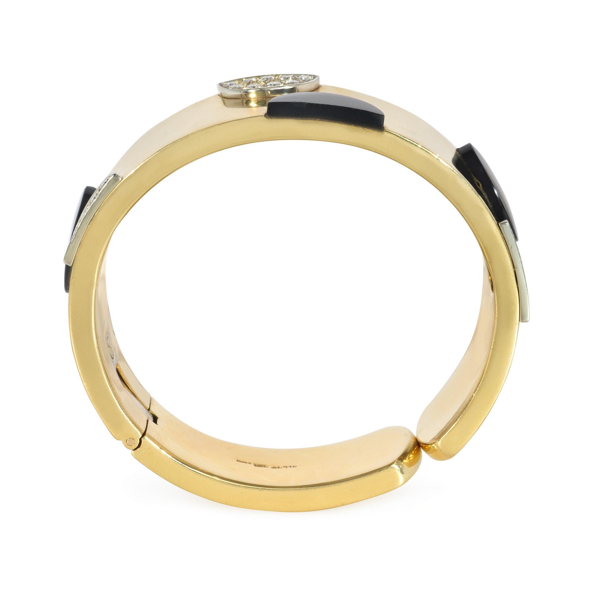 Moderne Bracelet manchette en or de succession italienne avec plaques en onyx demi-lune et diamants en vente