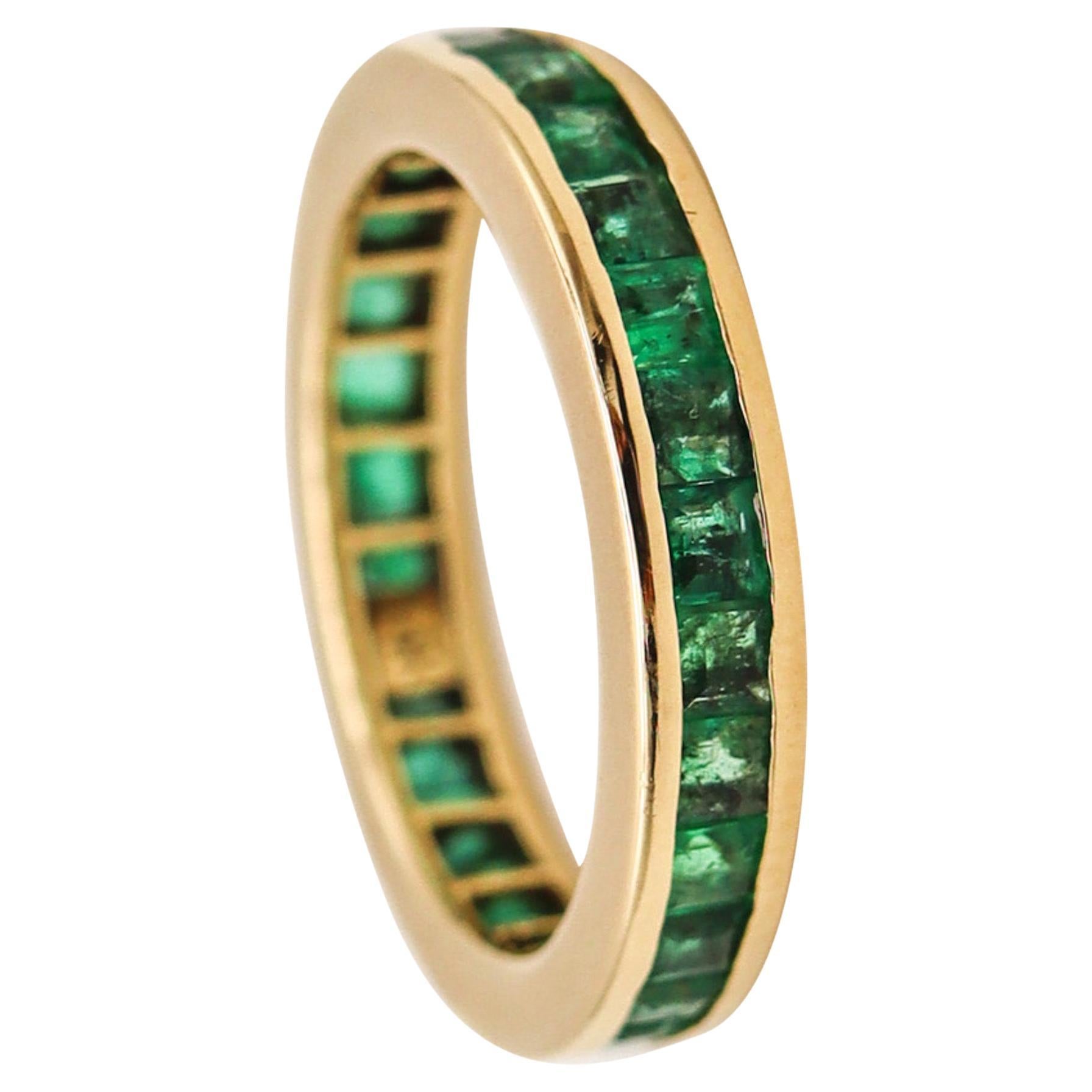 Italian Eternity Ring Band In 14 Kt Yellow Gold With 2.10 Ctw In Vivid Emeralds For Sale