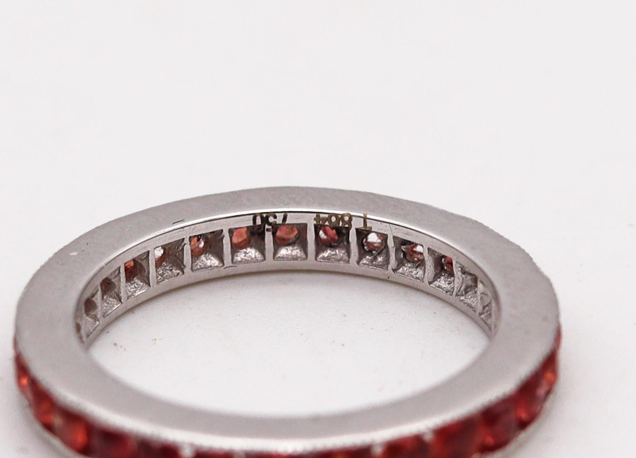 Modernist Italian Eternity Ring Band In 18 Kt White Gold With 1.68 Ctw In Reddish Sapphire For Sale