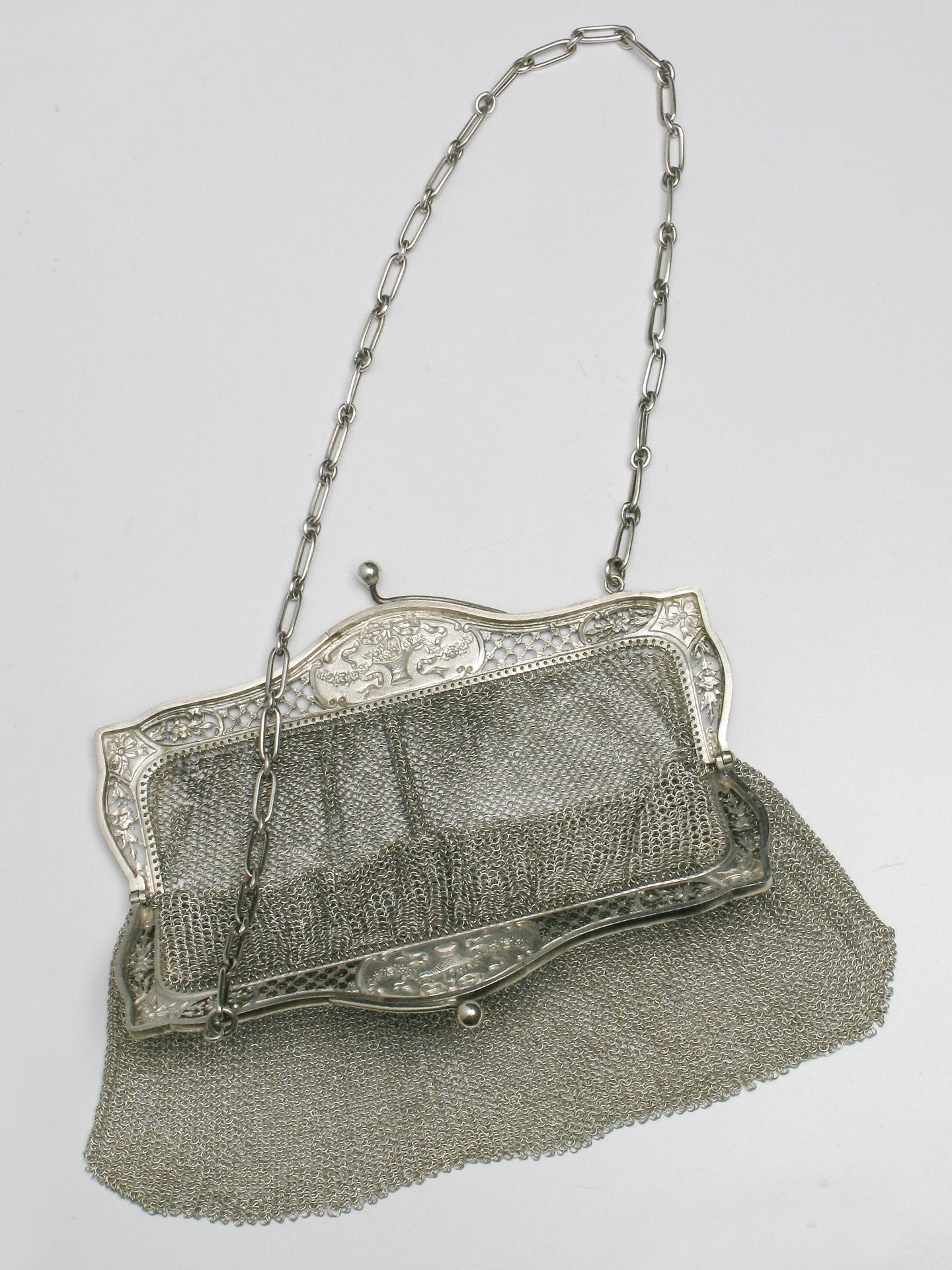  Italian Evening Silver Antique Handbag In Excellent Condition For Sale In Alessandria, Piemonte